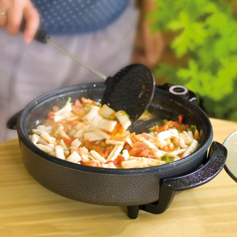 electric     plate electric frying pan with tempered glass lid and non stick coating power 1500w adjustable thermostat control handles for   easy to clean  