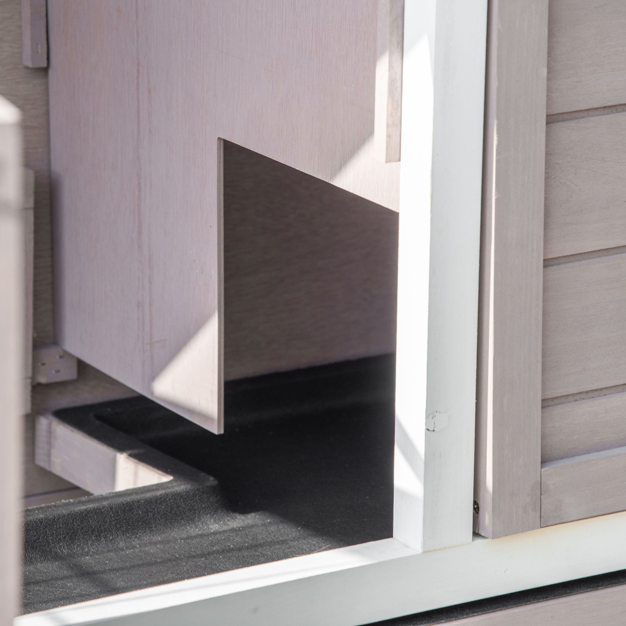 2-Tier Wooden Rabbit Cage with Opening Roof, Manger, Sliding Trays, 4 Doors, 122 x 50 x 101 cm, Gray and White