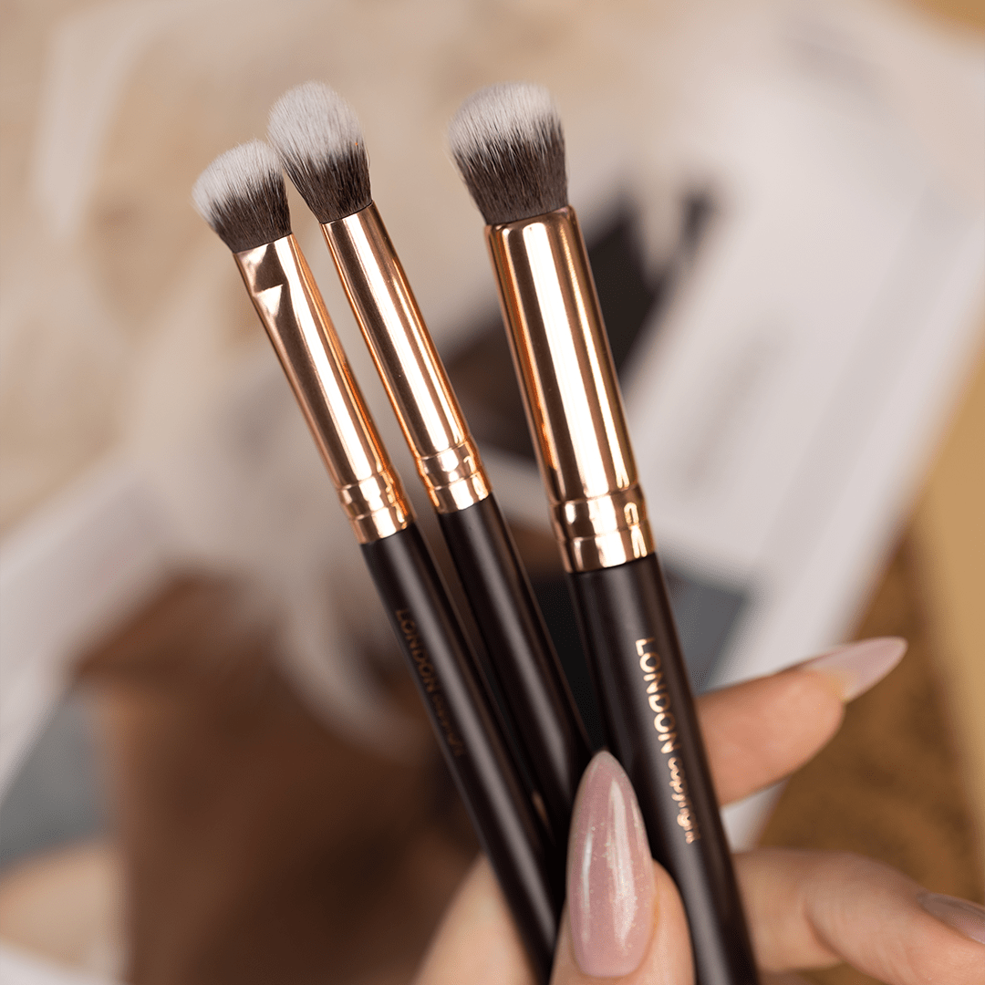 Eyeshadow Crease Brush 203 from LONDON Copyright Collection