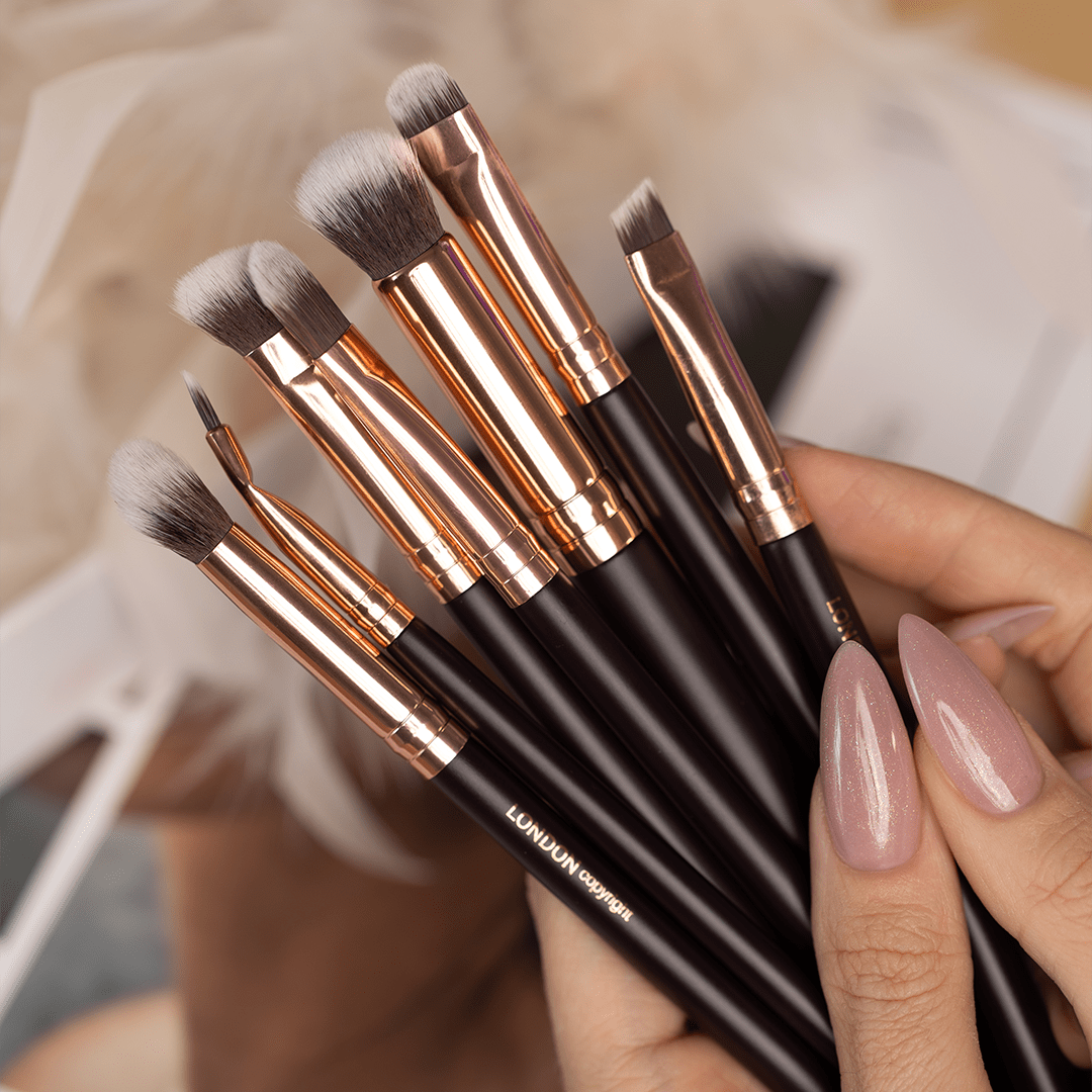 Eyeshadow Crease Brush 203 from LONDON Copyright Collection