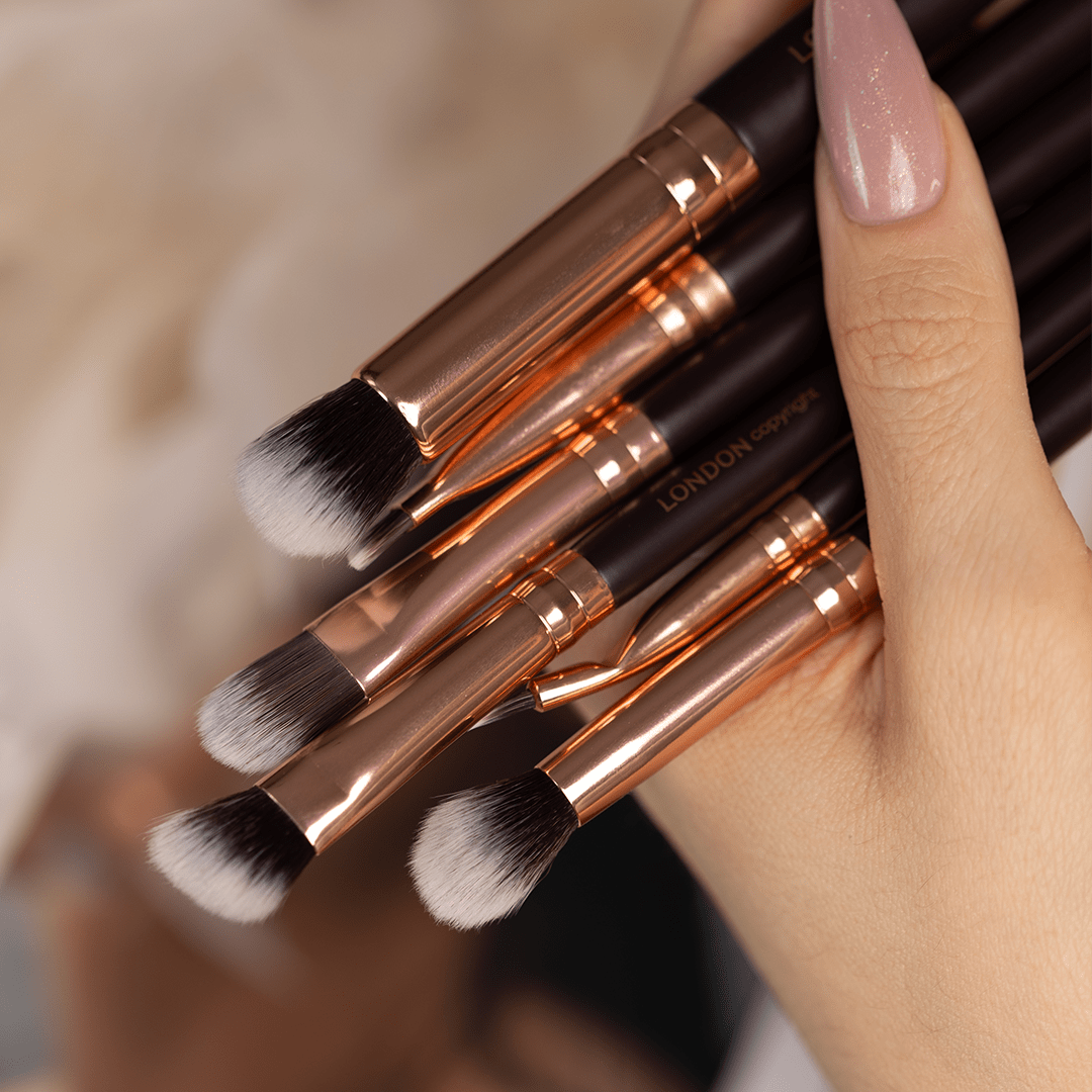Eyeshadow Crease Brush 203 from LONDON Copyright Collection