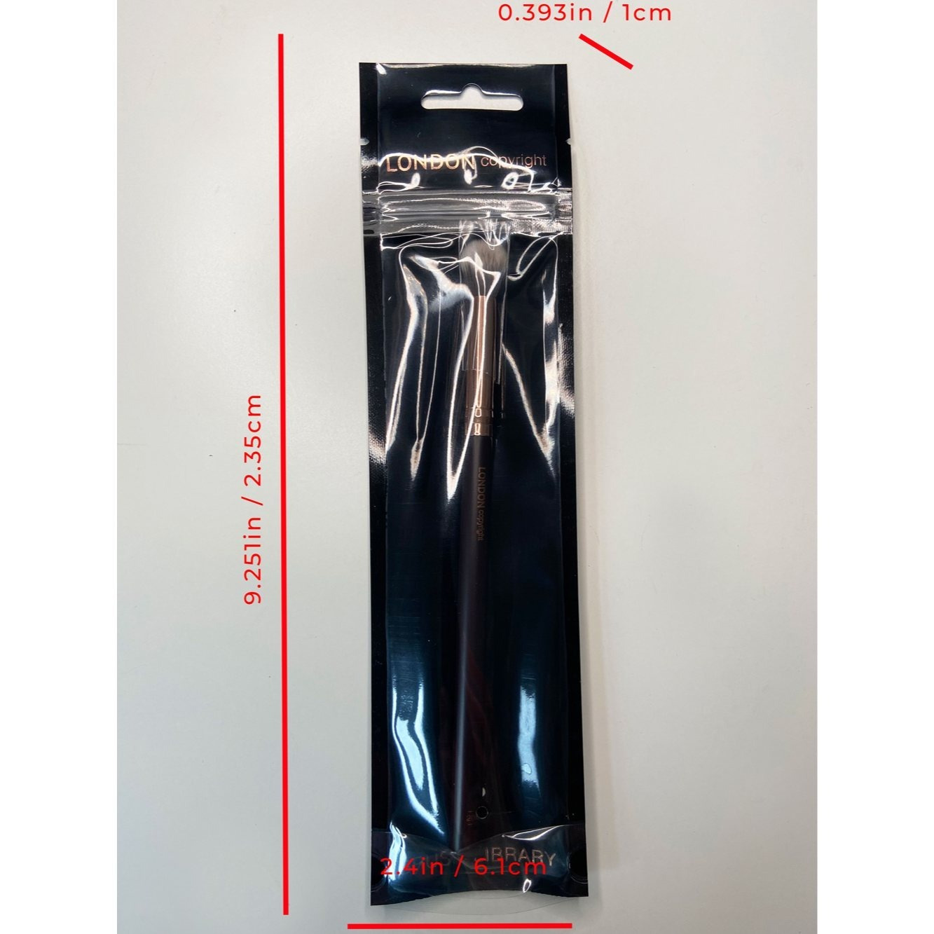 Eyeshadow Crease Brush 203 from LONDON Copyright Collection