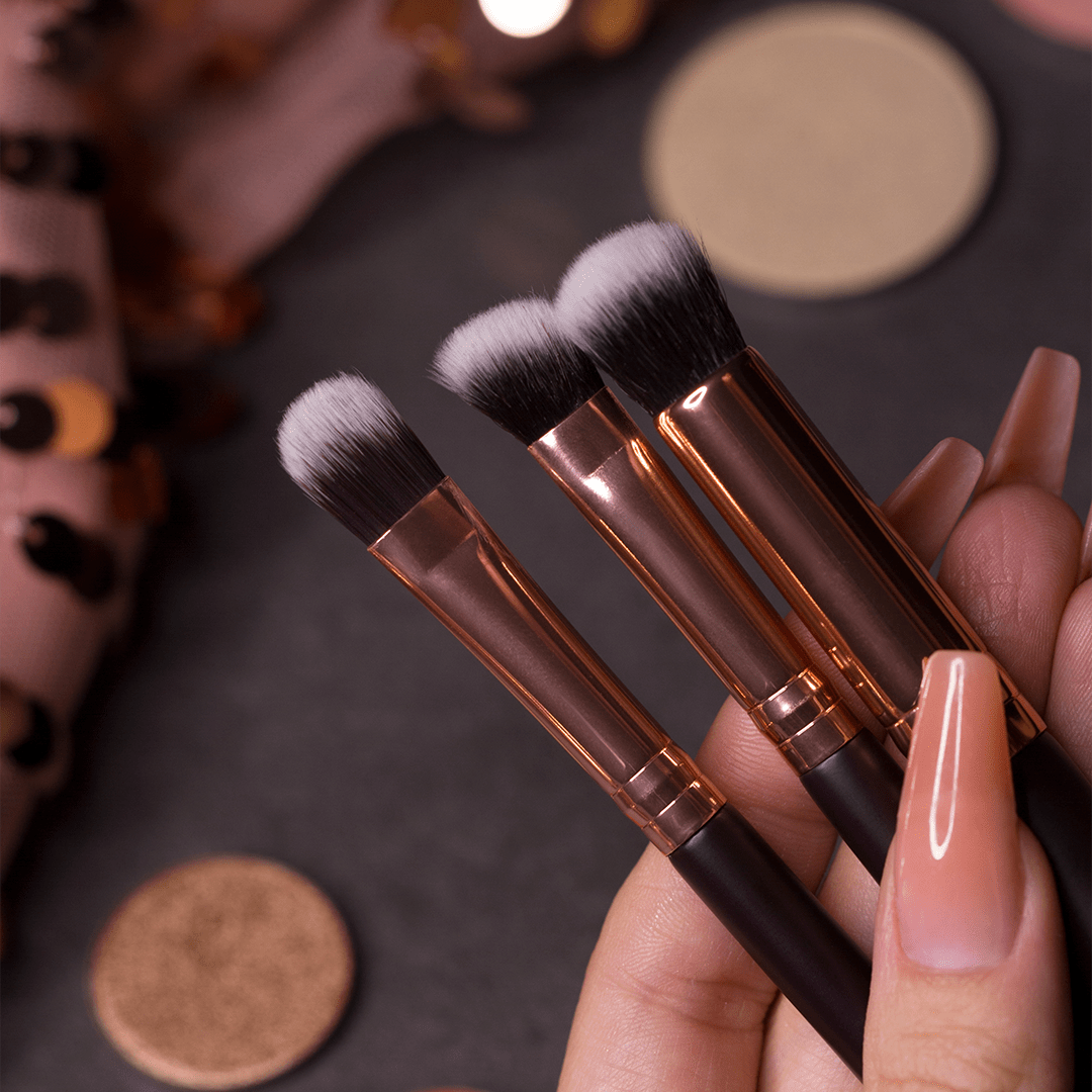 Eyeshadow Crease Brush 203 from LONDON Copyright Collection