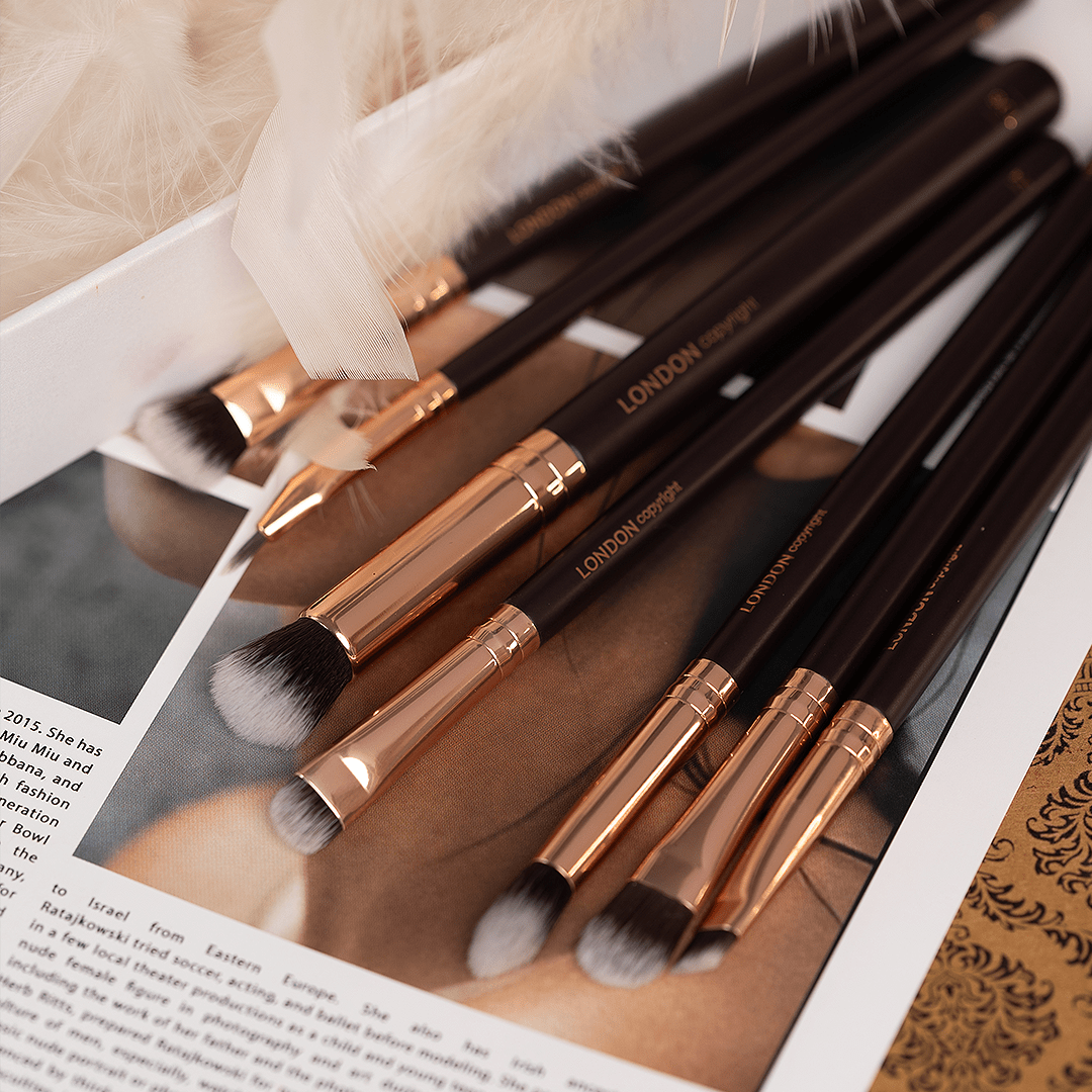 Eyeshadow Crease Brush 203 from LONDON Copyright Collection