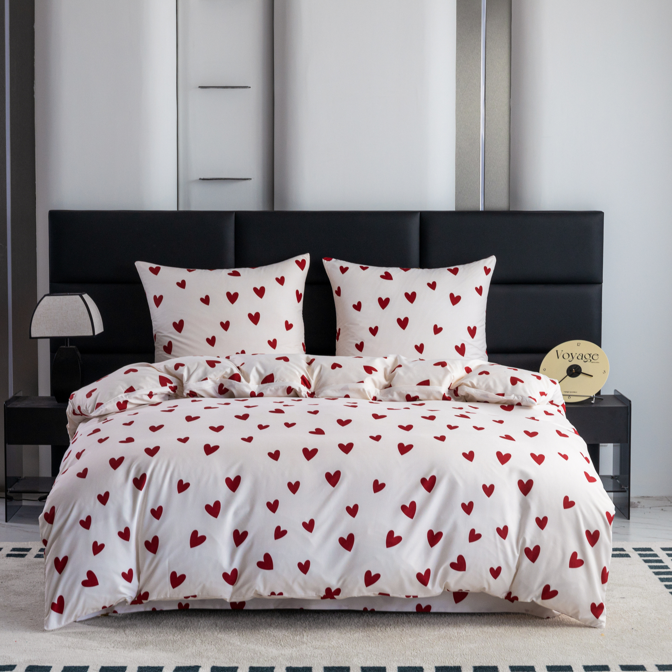 E-shop Stilvolles Bettwäsche-Set in trendiger Farbe, um Ihr Schlafzimmer zu verwandeln! Enthält: 1 Bettbezug + 2 Kissenbezüge (ohne Füllung). Weicher,