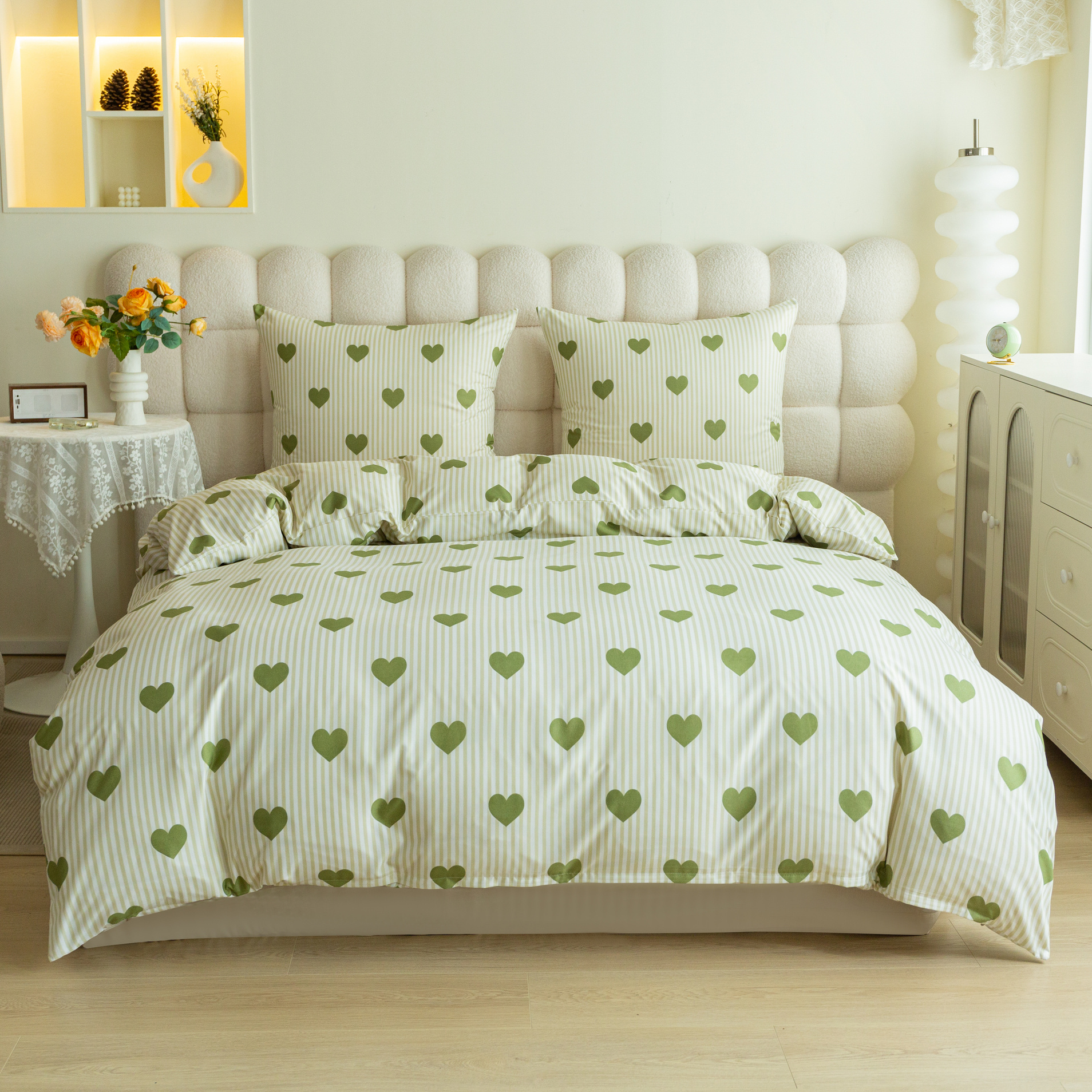 E-shop Stylisches Bettwäsche-Set in einer modischen Farbe, die Ihr Schlafzimmer verändern wird! Das Set enthält: einen Bettbezug + Kissenbezüge (ohne