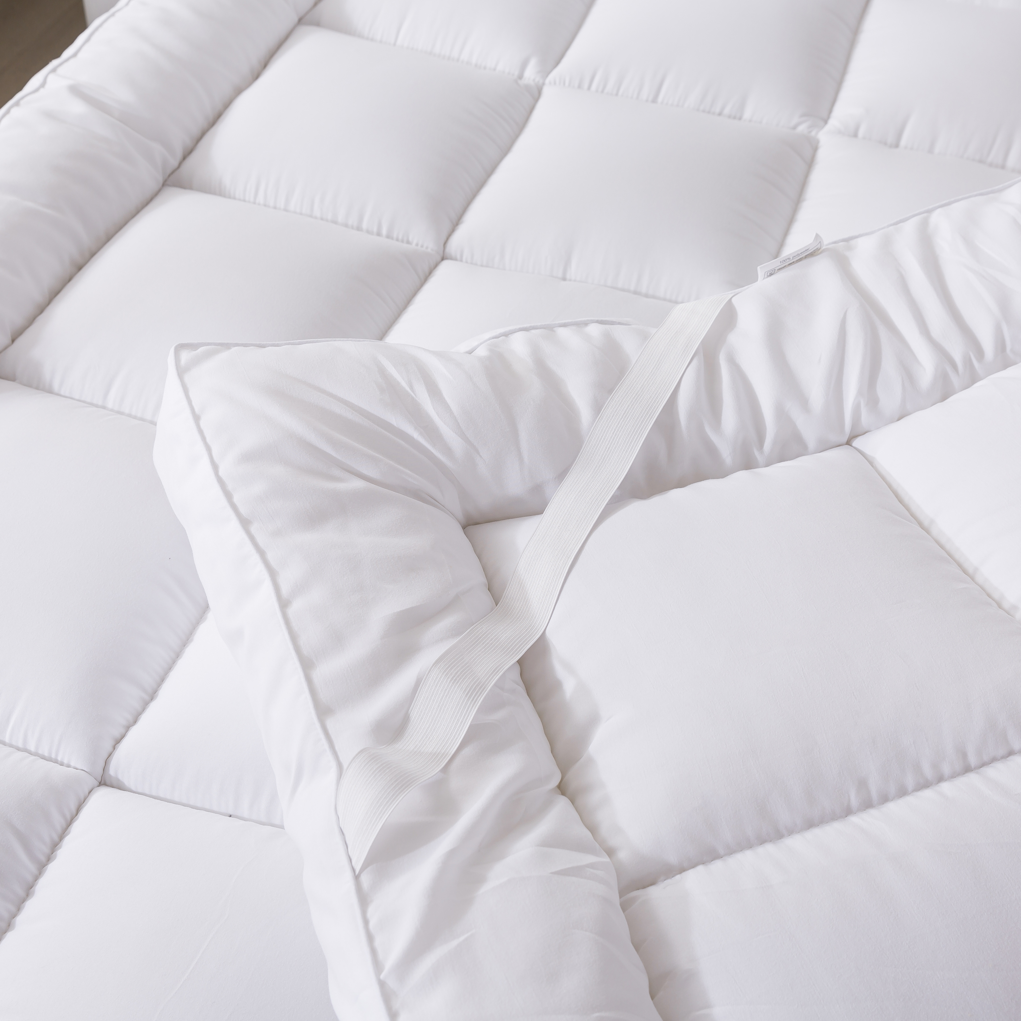 Mattress Topper 4.5 Inch or 11cm Thick All bed sizes, Single Double King Extra Thick Box 950 GSM Korean Virgin Filled Fiber Boxy Design for all purpose use