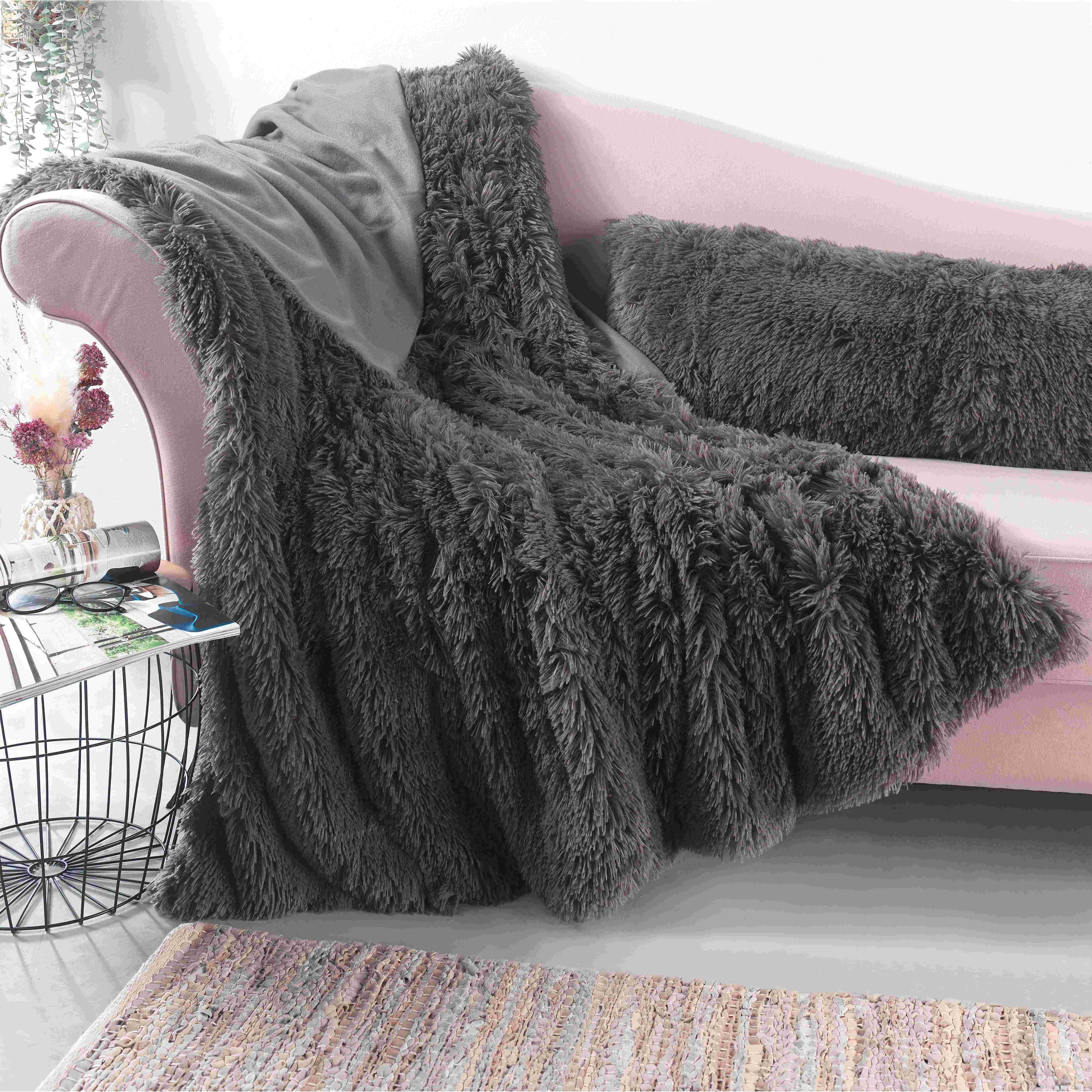Plush Cuddle Blanket 150x200 Cm - Sofa Blanket In Reversible Design - Blanket For Cold Days - Warm And Cozy - Fluffy Day Blanket