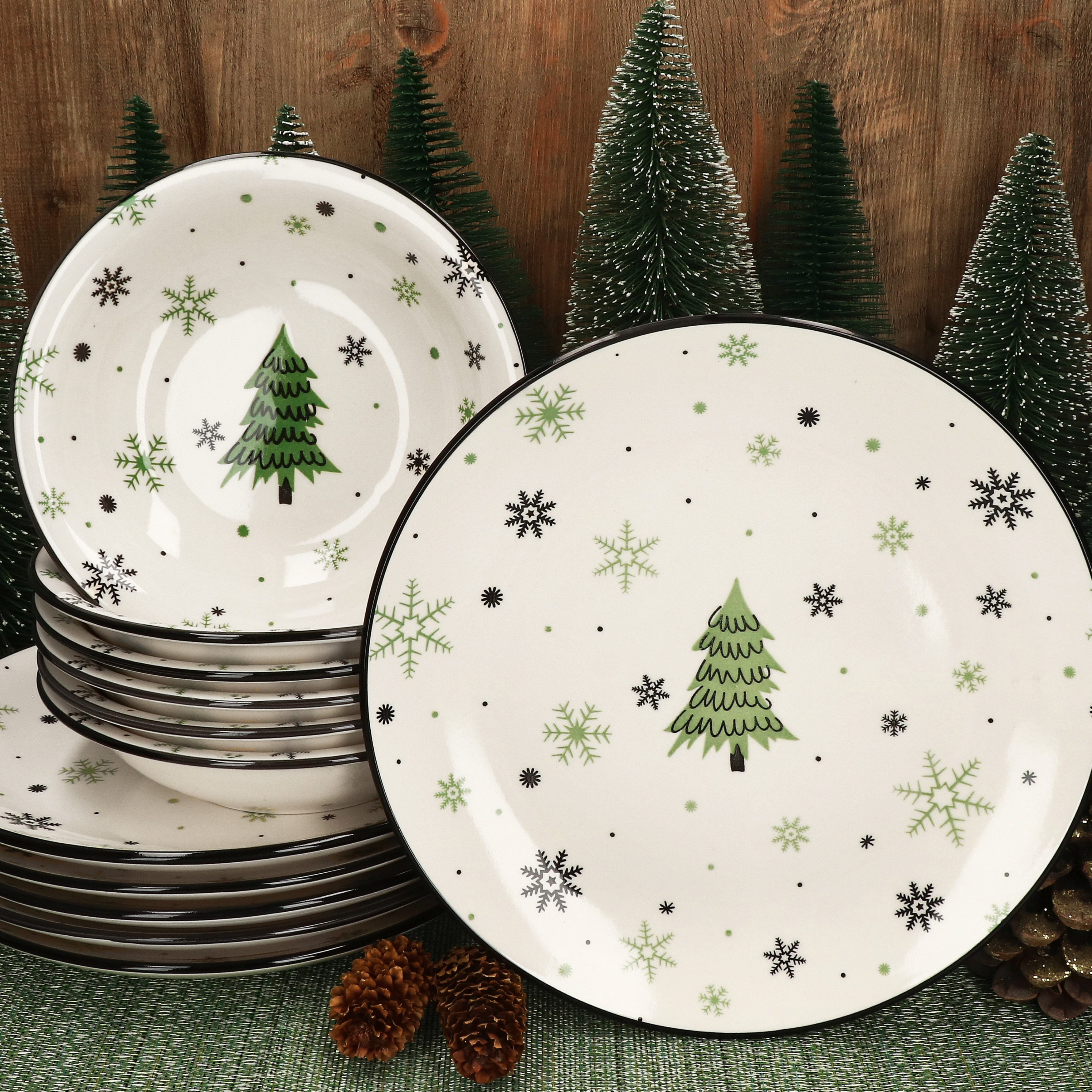 Image of 12-piece Christmas Tree Dinnerware Set For 6 People, Dinner Plates And Soup Bowls, Christmas