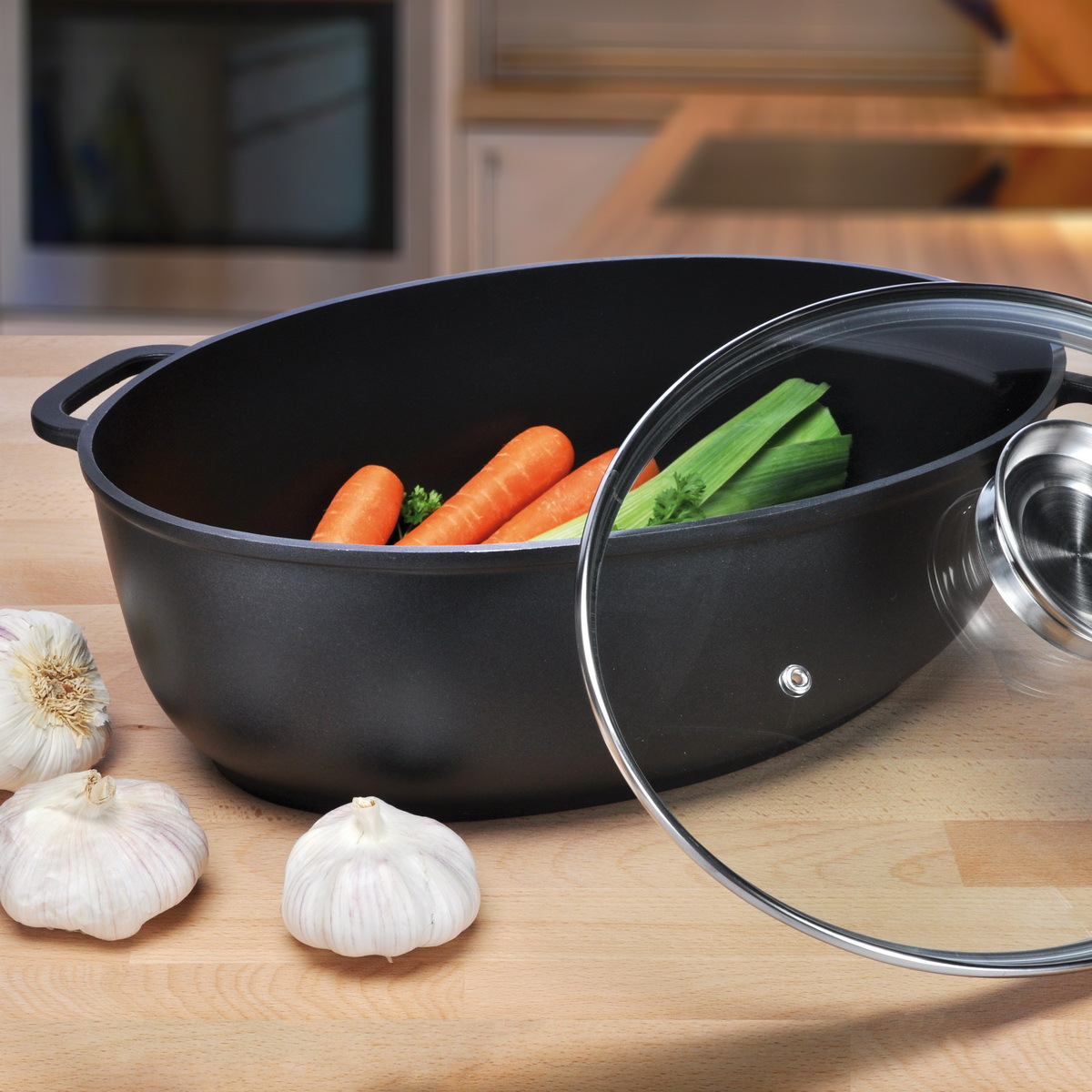 Image of Cast Aluminum Roasting Pan 8.5 Liter Oven Pot With Glass Lid, 2-layer Coating, Oven- To 250°c, Induction-compatible, Oval Shape