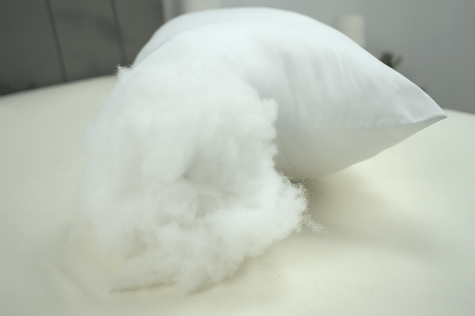 ARLinens Pillows Pack of 4 Hotel Quality Bounce Back Hollowfiber Filled Bedding Plump Pillows Size 75x50cm