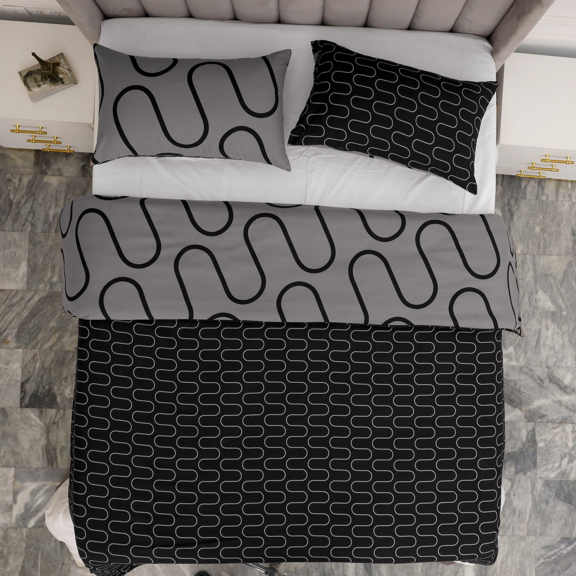 3-Piece Wave Print Duvet Cover Set – Soft, Breathable Microfiber Bedding for All-Season Comfort, Reversible Design with Button Closure for Bedroom or Guest Room