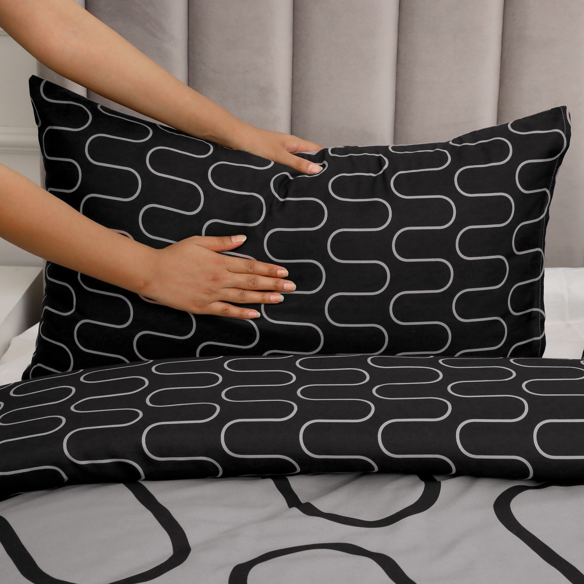 3-Piece Wave Print Duvet Cover Set – Soft, Breathable Microfiber Bedding for All-Season Comfort, Reversible Design with Button Closure for Bedroom or Guest Room