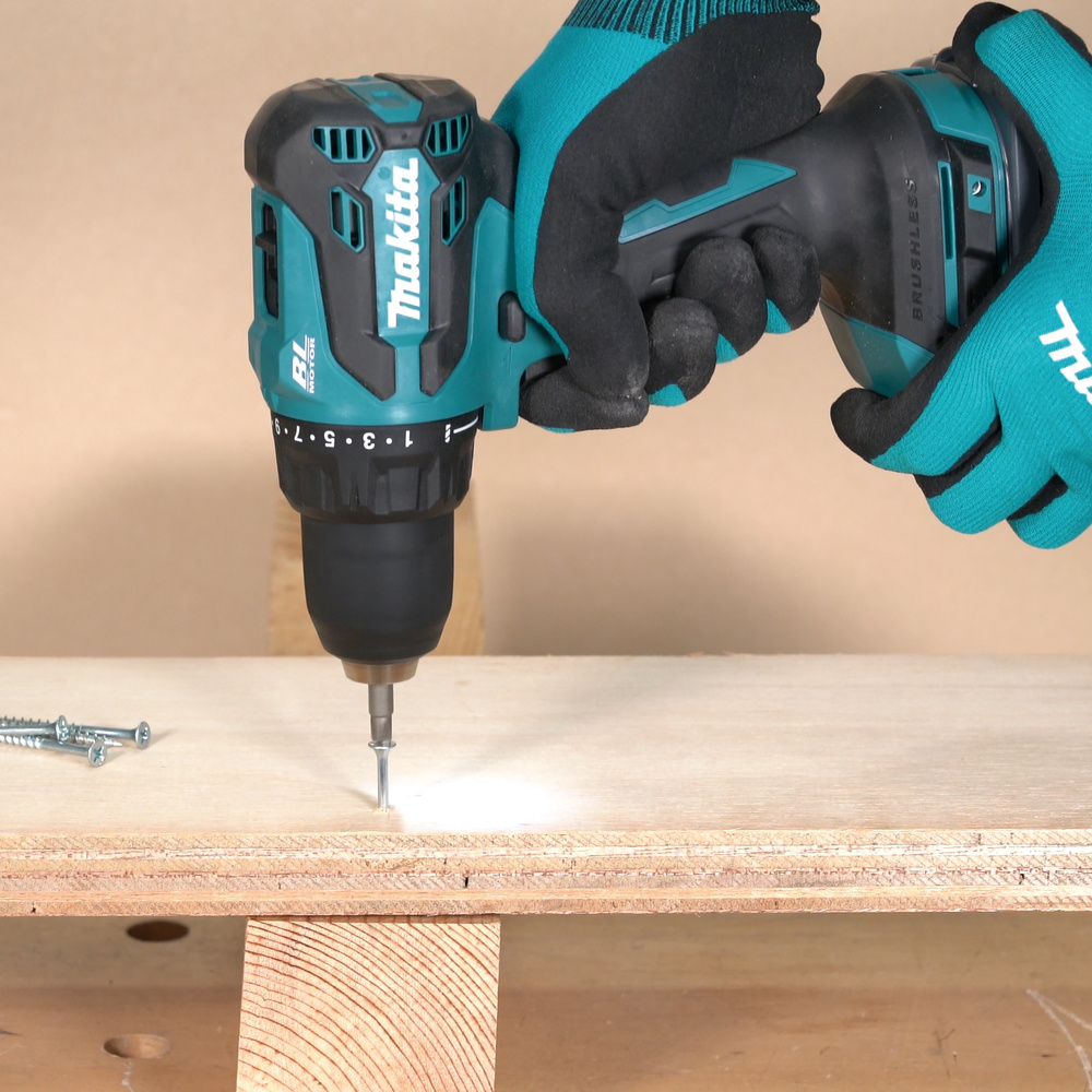 Makita Cordless Drill Ddf490rtj In Group 2 With 2x 5ah Batteries And Quick Charger