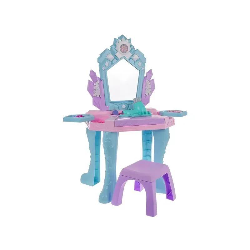 Child Makeup Artist,   with Queen Accessories