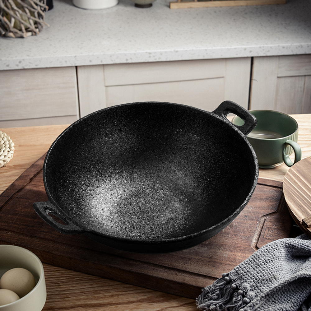 large capacity frying pan and cooking pot non stick with two handles suitable for cooking meals for a 4 6 person family dimensions 30 35 5 9 cm