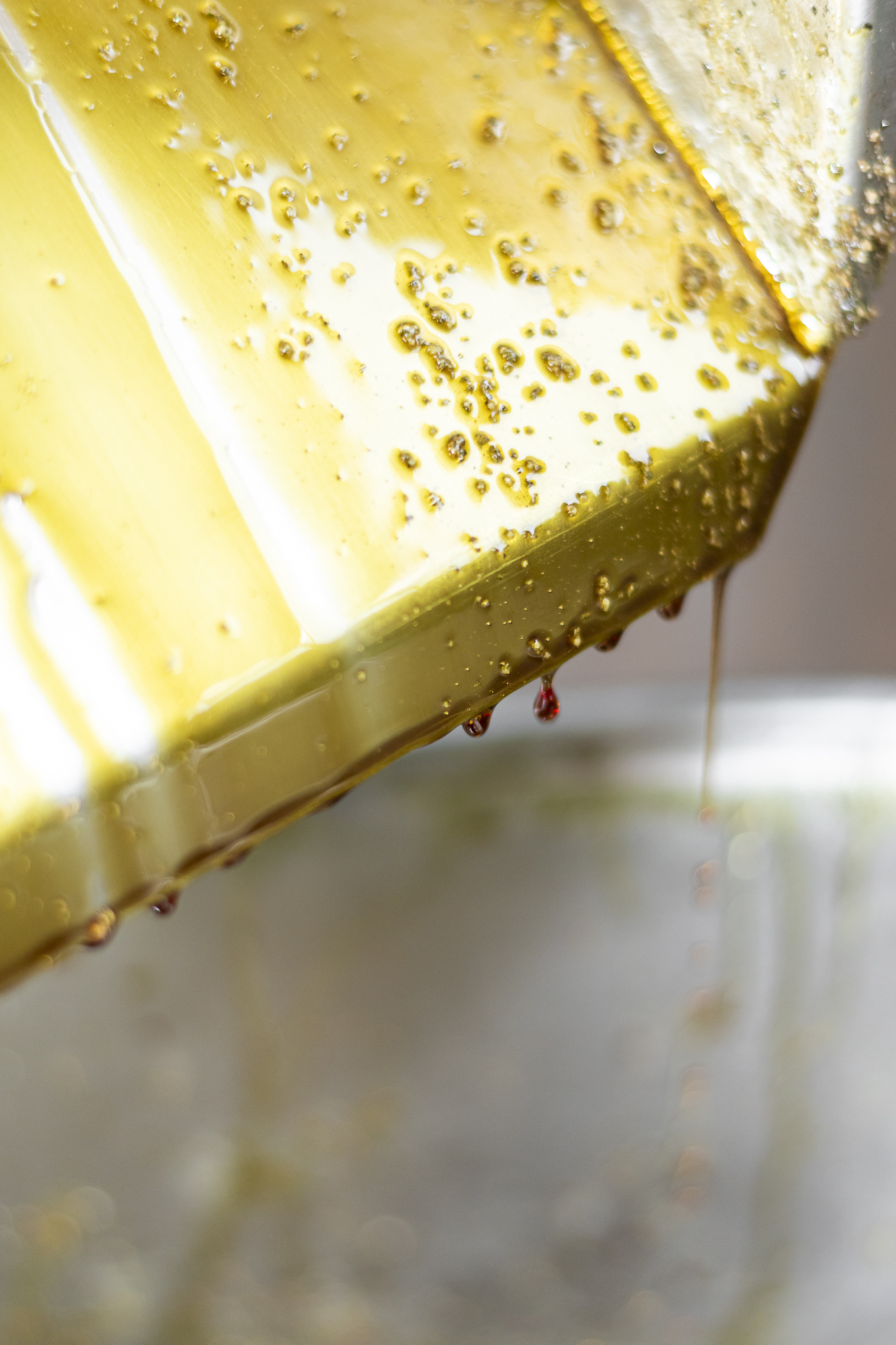 Buchino Oil 100% - mješavina tradicije, domaćih sjemenki i ručne izrade. Prirodno bogato vitaminom E i antioksidansima koji štite srce i zdravlje kože. Idealno za osobnu upotrebu ili kao poklon.