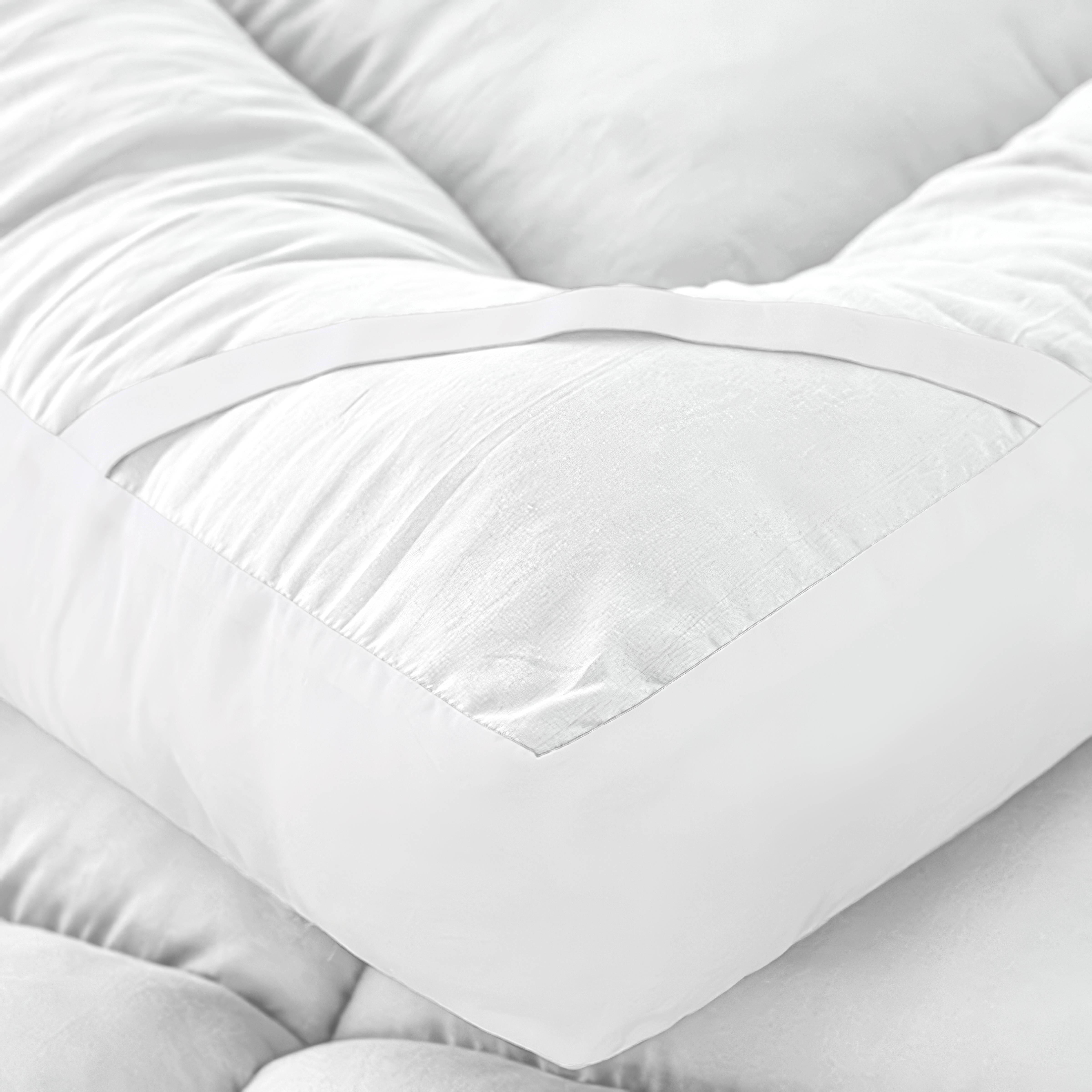 Hotel Quality Mattress Topper 10cm / 4 inch Thick Filling with Elasticated Straps in Single, Small Double (4Ft), Double, King, Super King Size