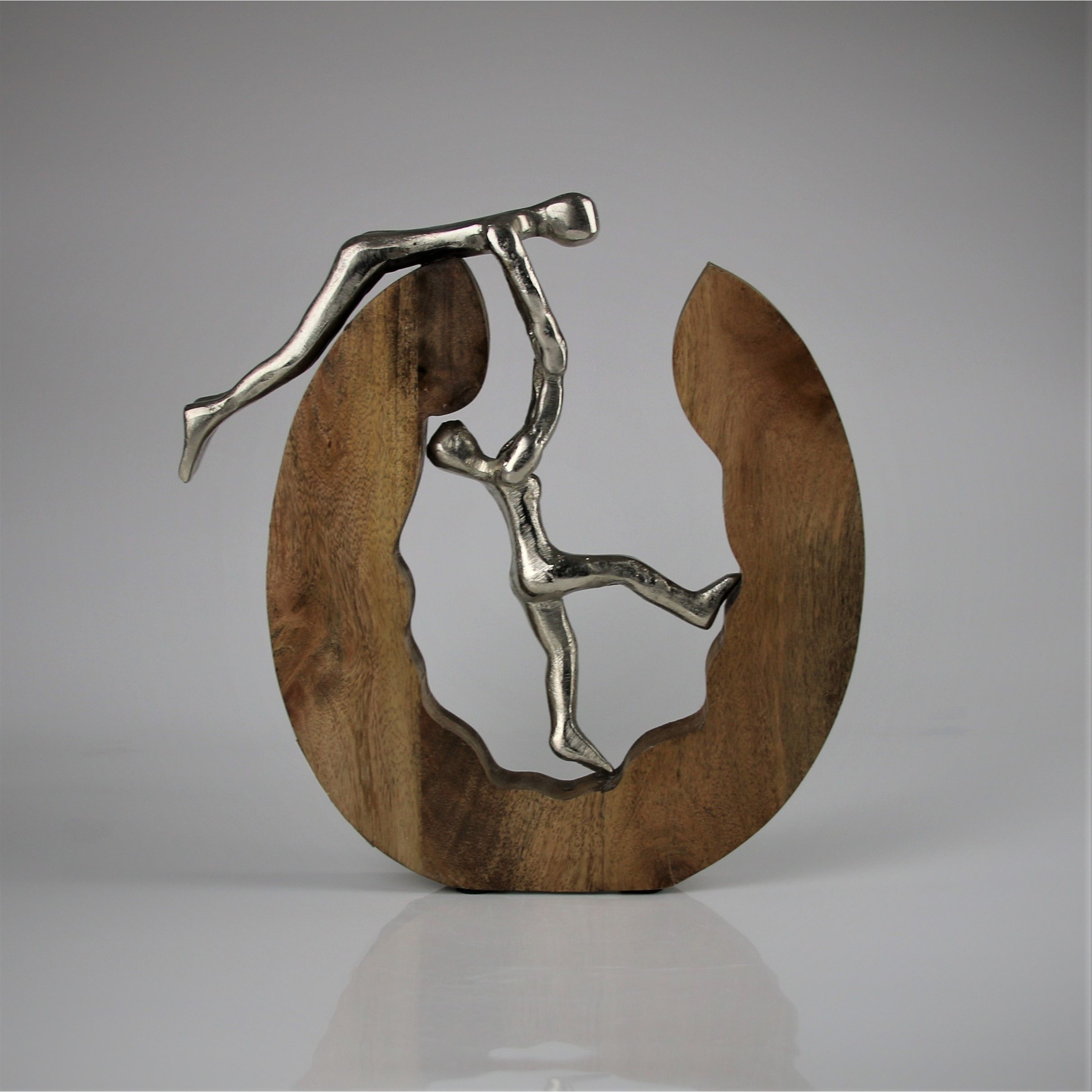 Alu Figures In Wooden Ring 25*30