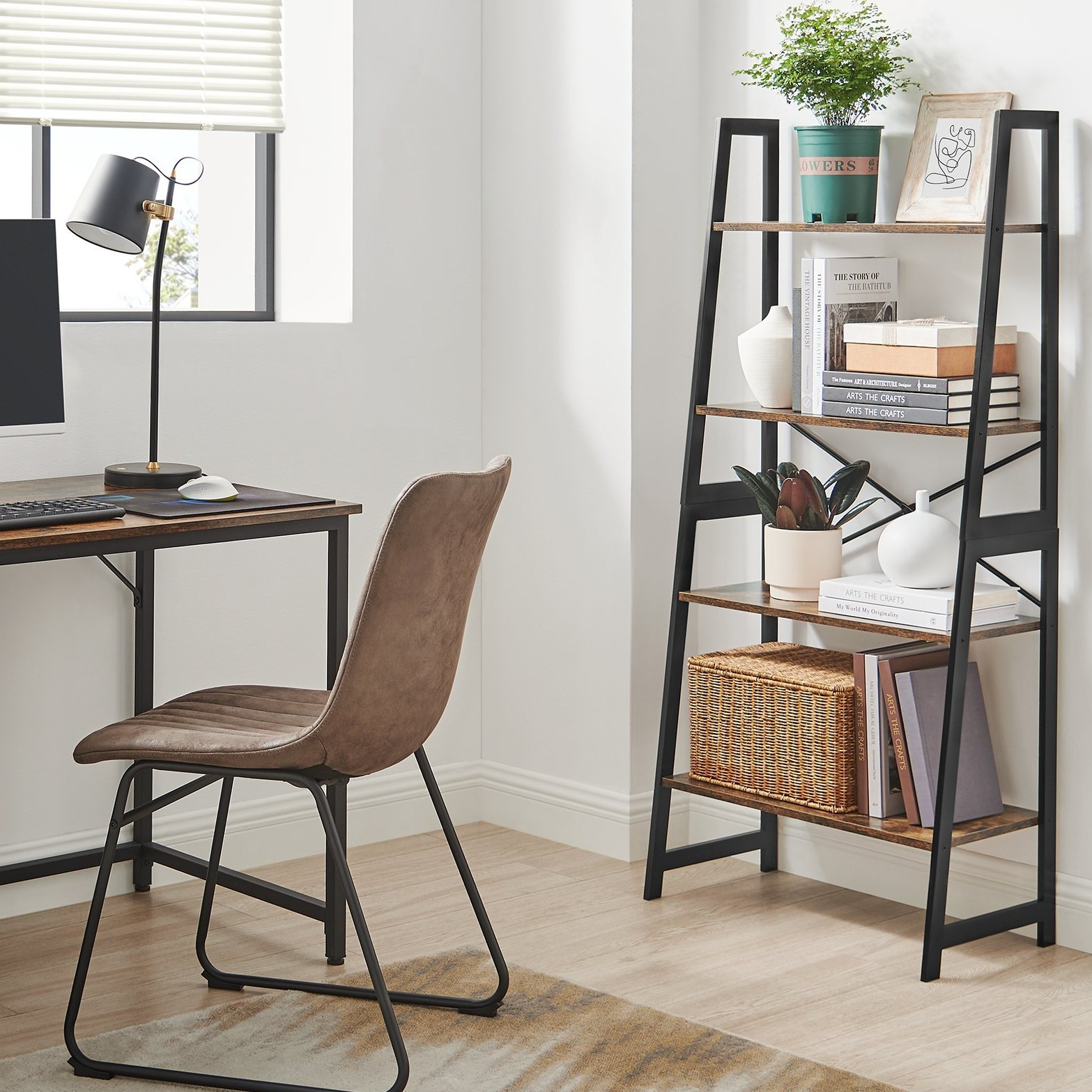 E-shop 4-stufiges Leiterregal, Bücherregal, Standregal mit Bambusrahmen – geeignet für Wohnzimmer & Schlafzimmer, für Bücher, Pflanzen & Dekorationen