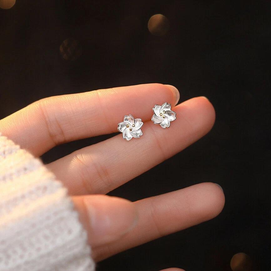 925 Sterling Silver Flower Necklace & Stud Earrings Set