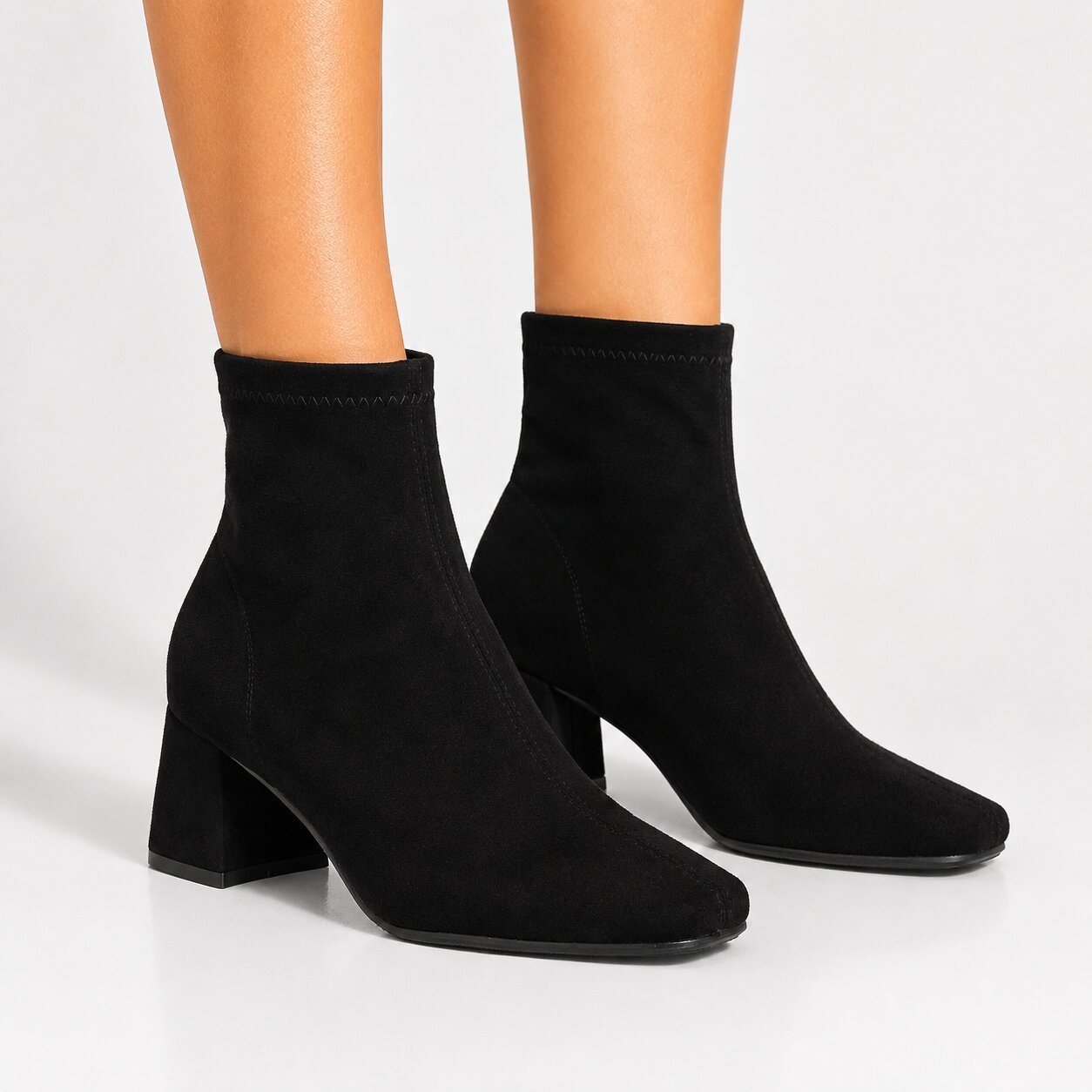 Image of Women's Boot With , Elastic Shaft, . Square Toe . Wide, Light And Comfortable Heel. Ideal For Autumn-winter Season.