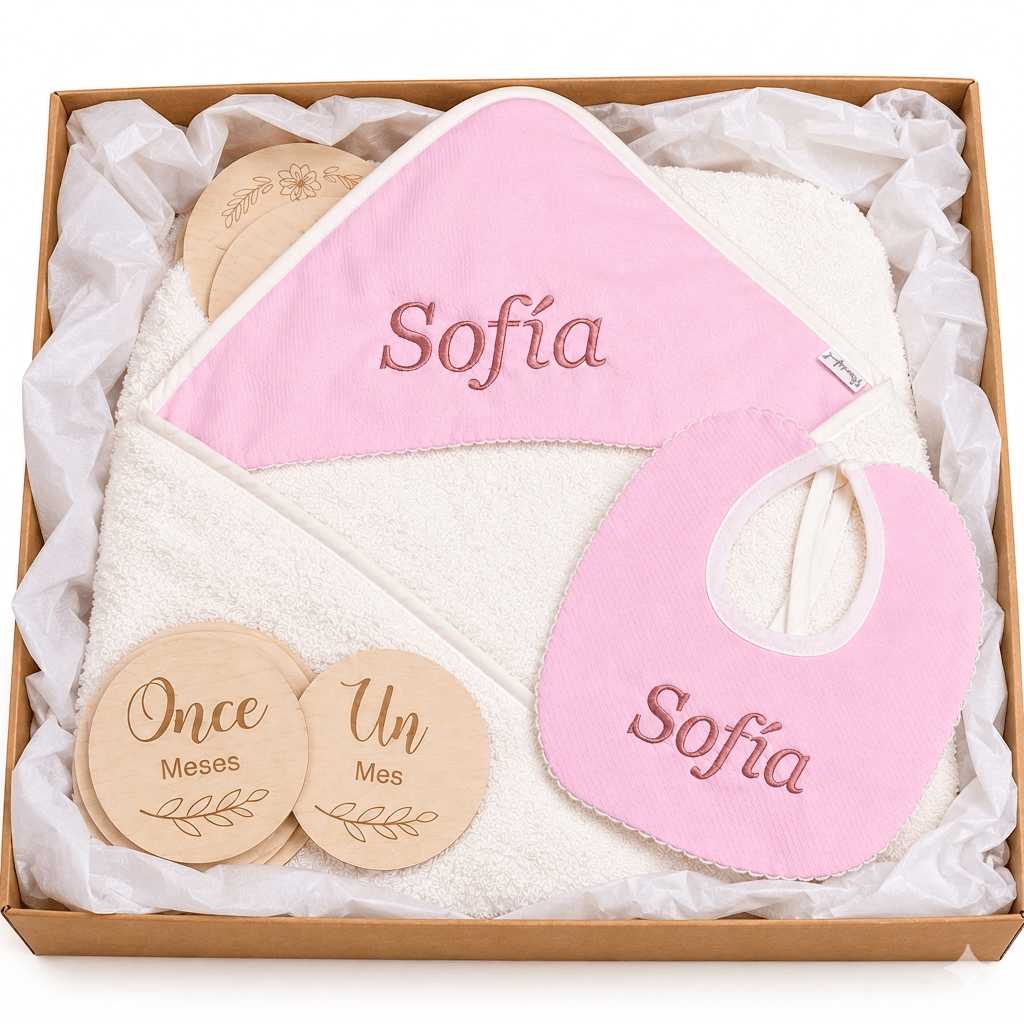 TEMU Capa de Baño Personalizada 80x80 cm + Babero Bordado + 7 Placas Cumplemes de Madera | Fabricada en Portugal | Set Regalo Personalizado