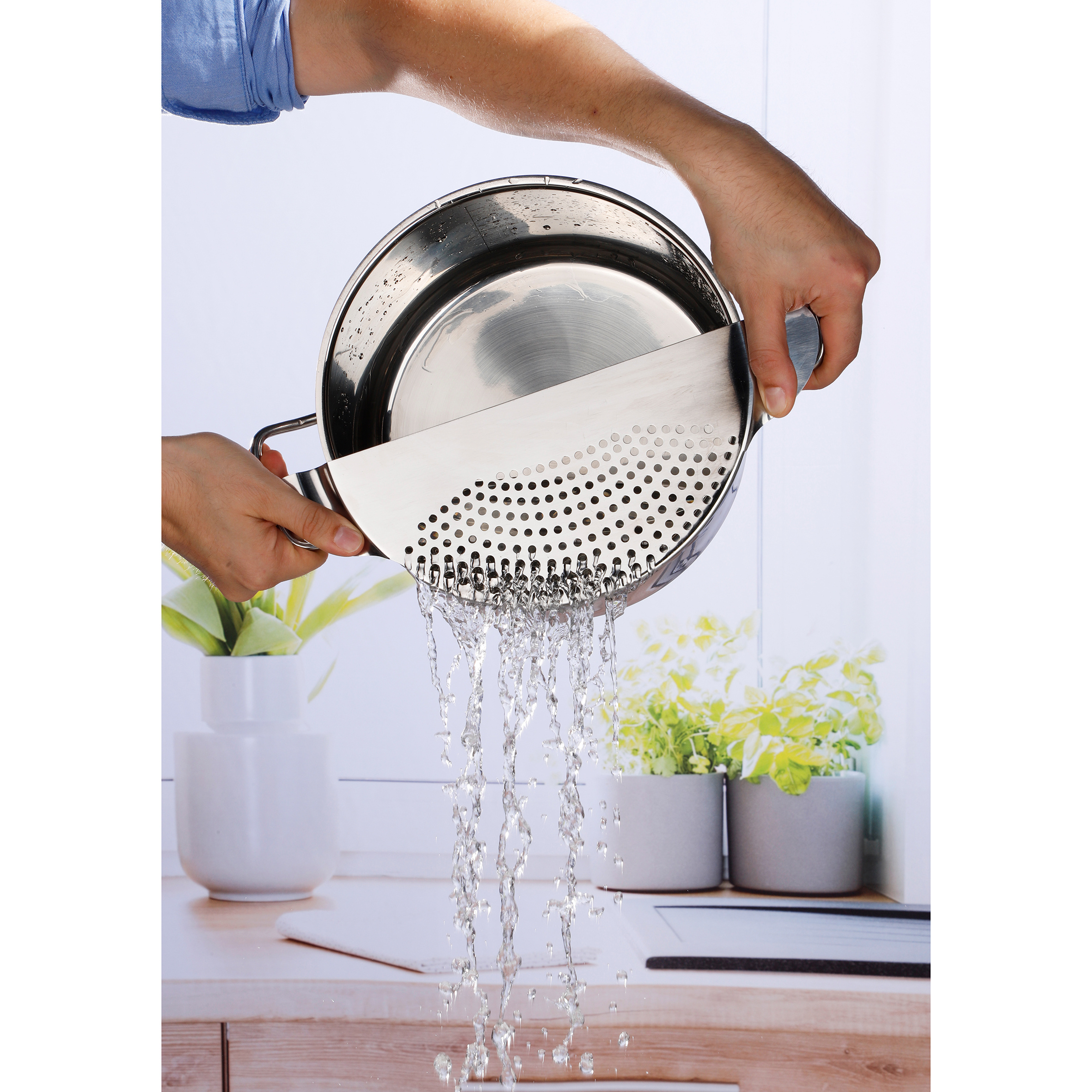 Stainless Steel Pouring Aid For Pots And Pans – Universal Pot Pourer For Draining Pasta, Potatoes, And Vegetables – Practical Kitchen Tool With Mesh Strainer – , Reusable, And Space- – 33 X 13 Cm