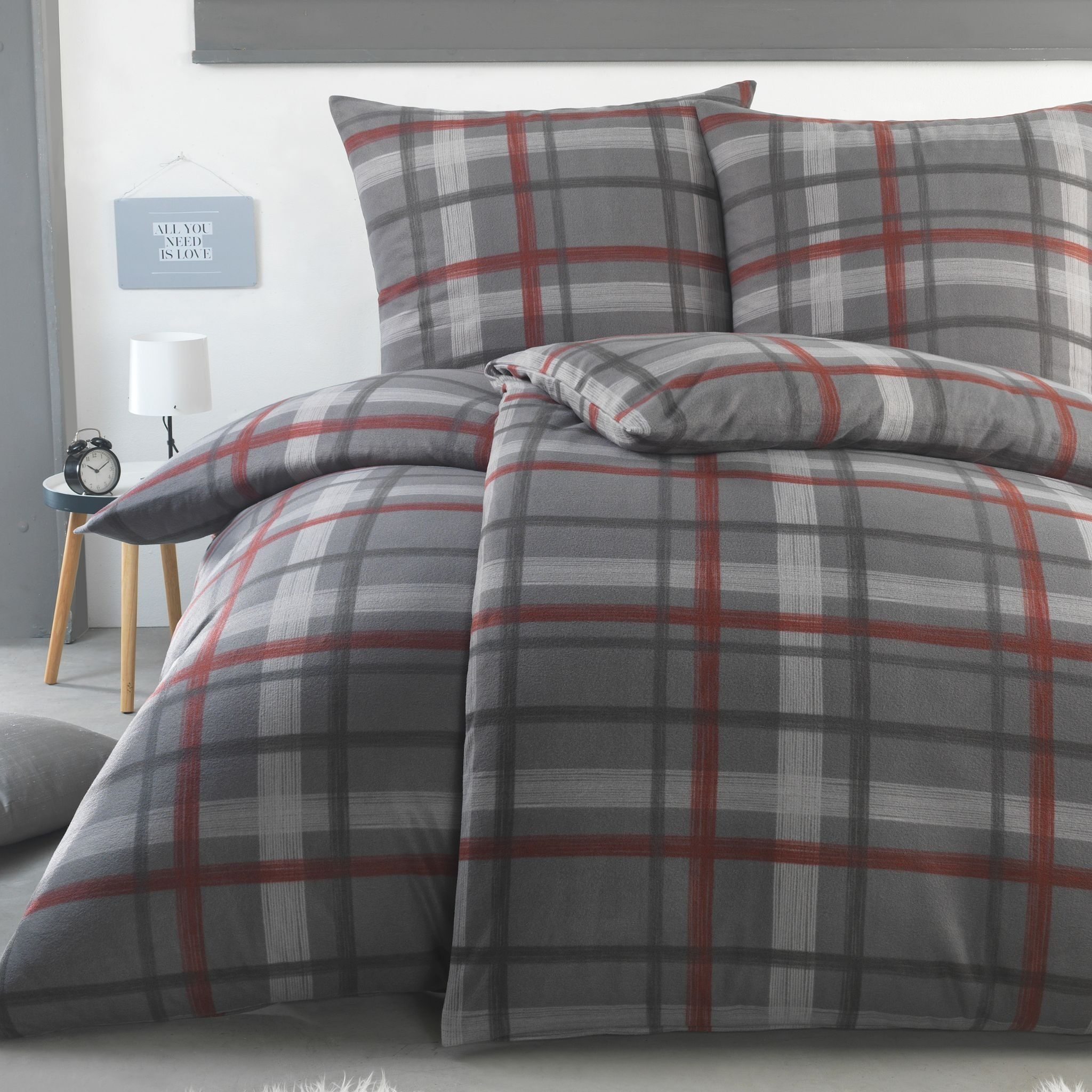 Winter Bedding Set 4pcs 135x200 Cm - 2x Duvet Cover + 2x Pillowcase - Warm And Fluffy Bedding - Cozy Warming - Checked Gray Red