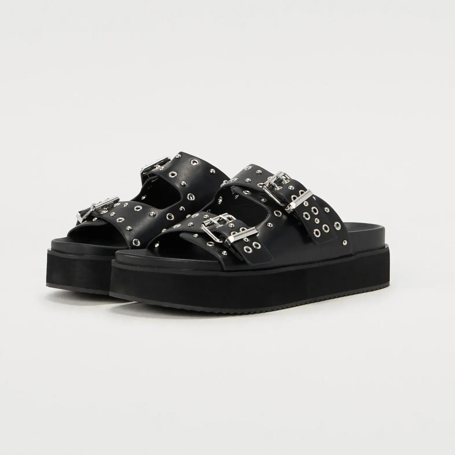 Flat Sandals In Black