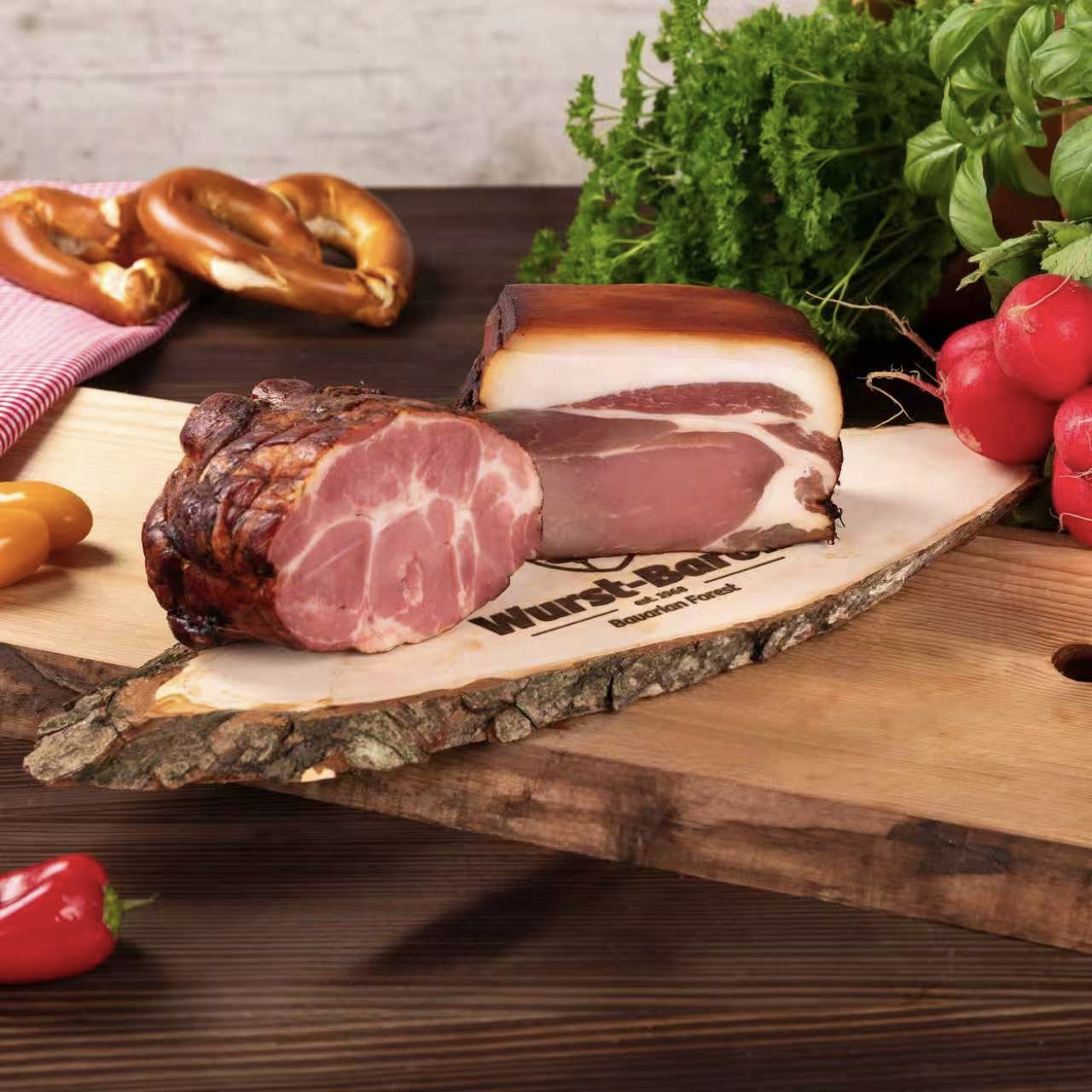 E-shop WURSTBARON® Bayerisches Schinken Set - Paket aus Oberpfälzer Bauerngeräucherten, Schwarzrauchschinken, Brett und Messer
