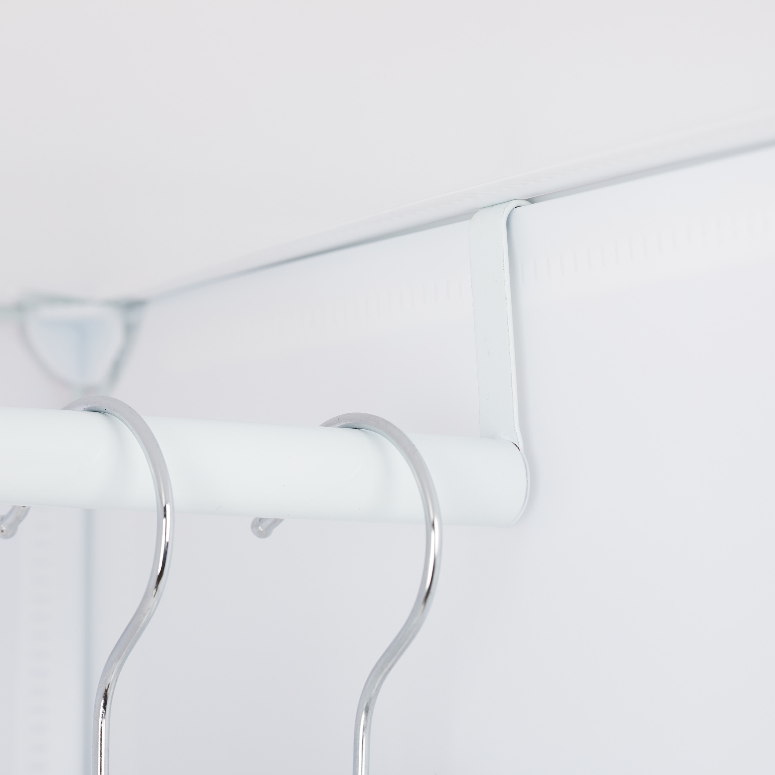 Plug-In Shelf Unit for Cats in White