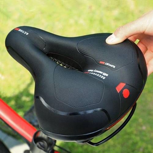 abel fietszadel, universeel, schokabsorberend, waterdicht, achterreflectie, zwarte , ergonomische vorm, ideaal voor dames en heren, perfect voor toertochten, recreatief en stadsverkeer, schokabsorptie die het tijdens lange ritten aanzienlijk verbetert, schuimvulling met hoge dichtheid, bekleding van synthetisch leer, water- en vochtbestendige coating, zadel met uitsparing die de op gevoelige plekken vermindert