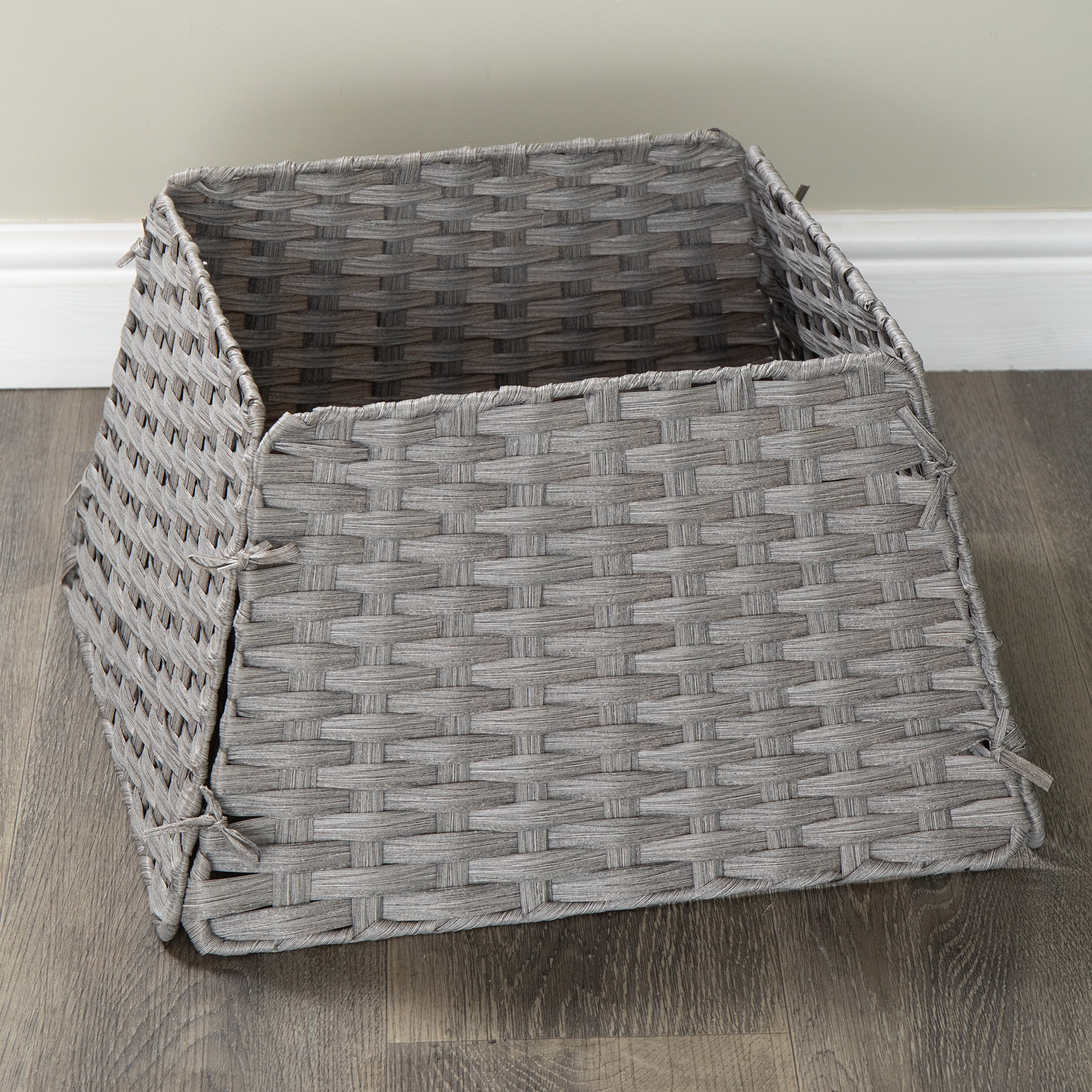 Samuel Alexander 47cm x 46cm Samuel Alexander Foldable Rattan Christmas Tree Skirt in Grey, Grey