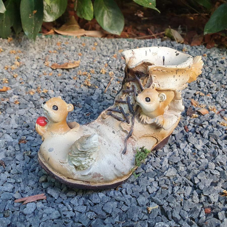 Image of Plant Shoe Squirrel Figure Art Resin 12 Cm - Lying On The Shoe