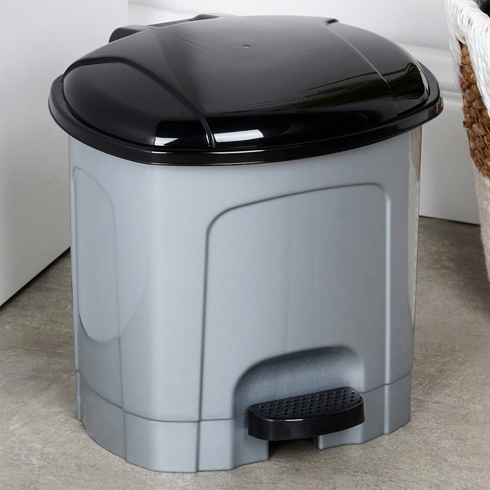 Gray Plastic Trash Can With Pedal, 3l