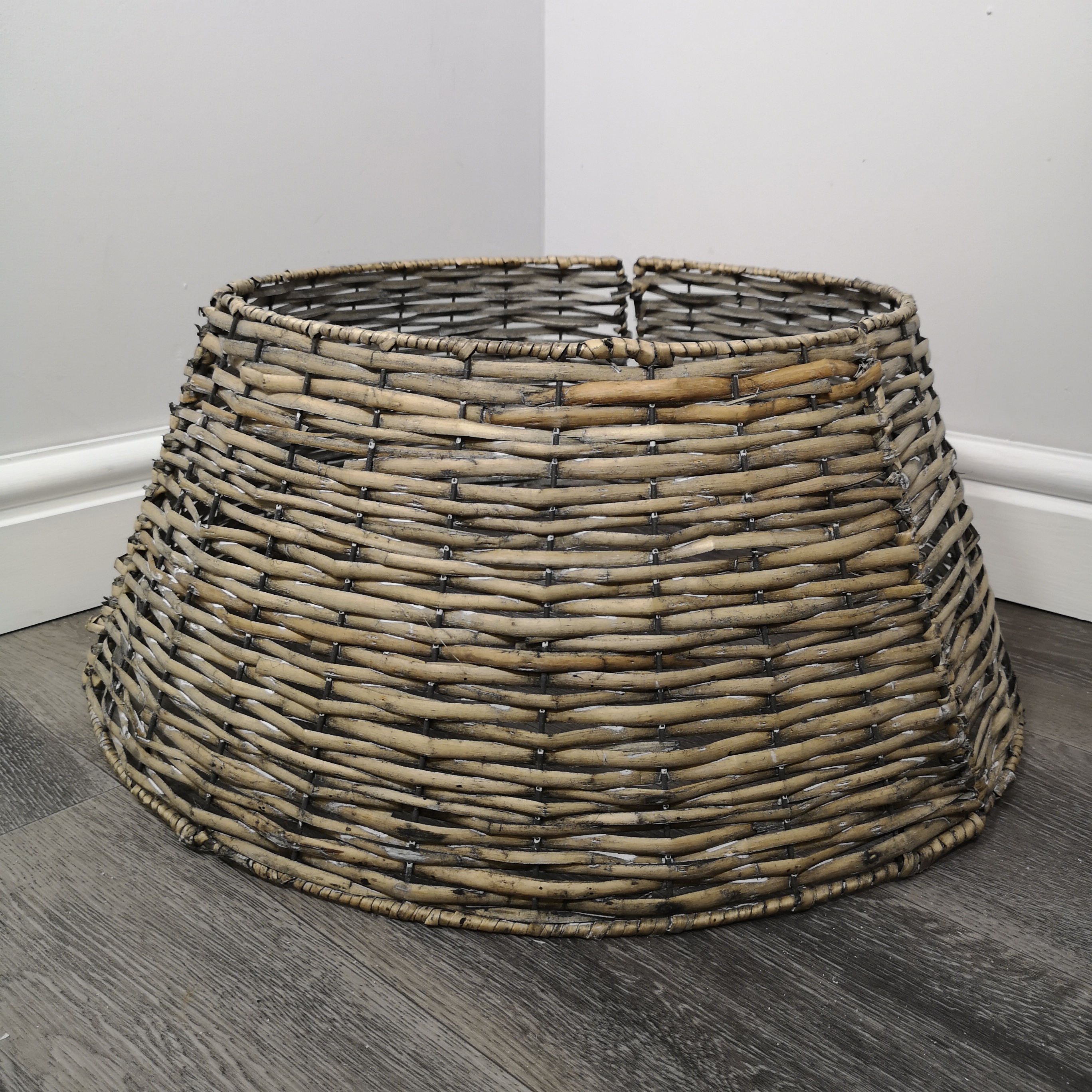 Samuel Alexander 40/58Cm Samuel Alexander Kd Willow Christmas Tree Skirt Wicker Rattan- Medium Natural, Brown