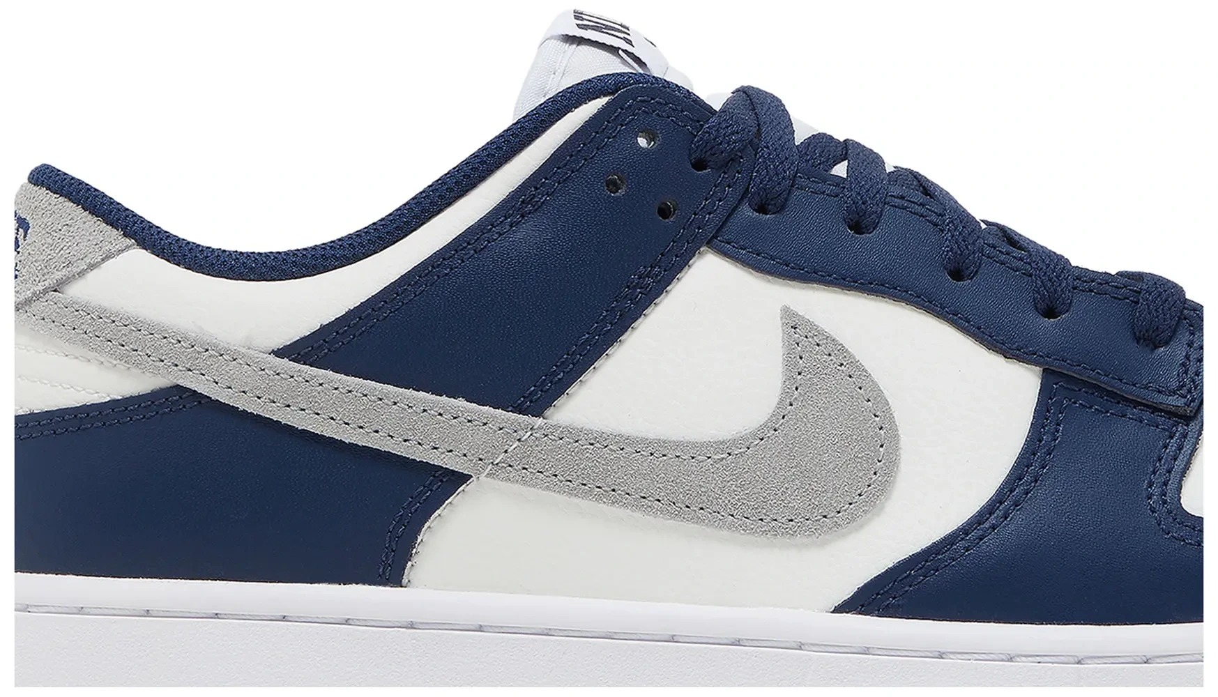  low white mens lifestyle sneakers mens sport shoes dark blue color fabric upper eva sole lace up comfortable for everyday wear and training Product details 1