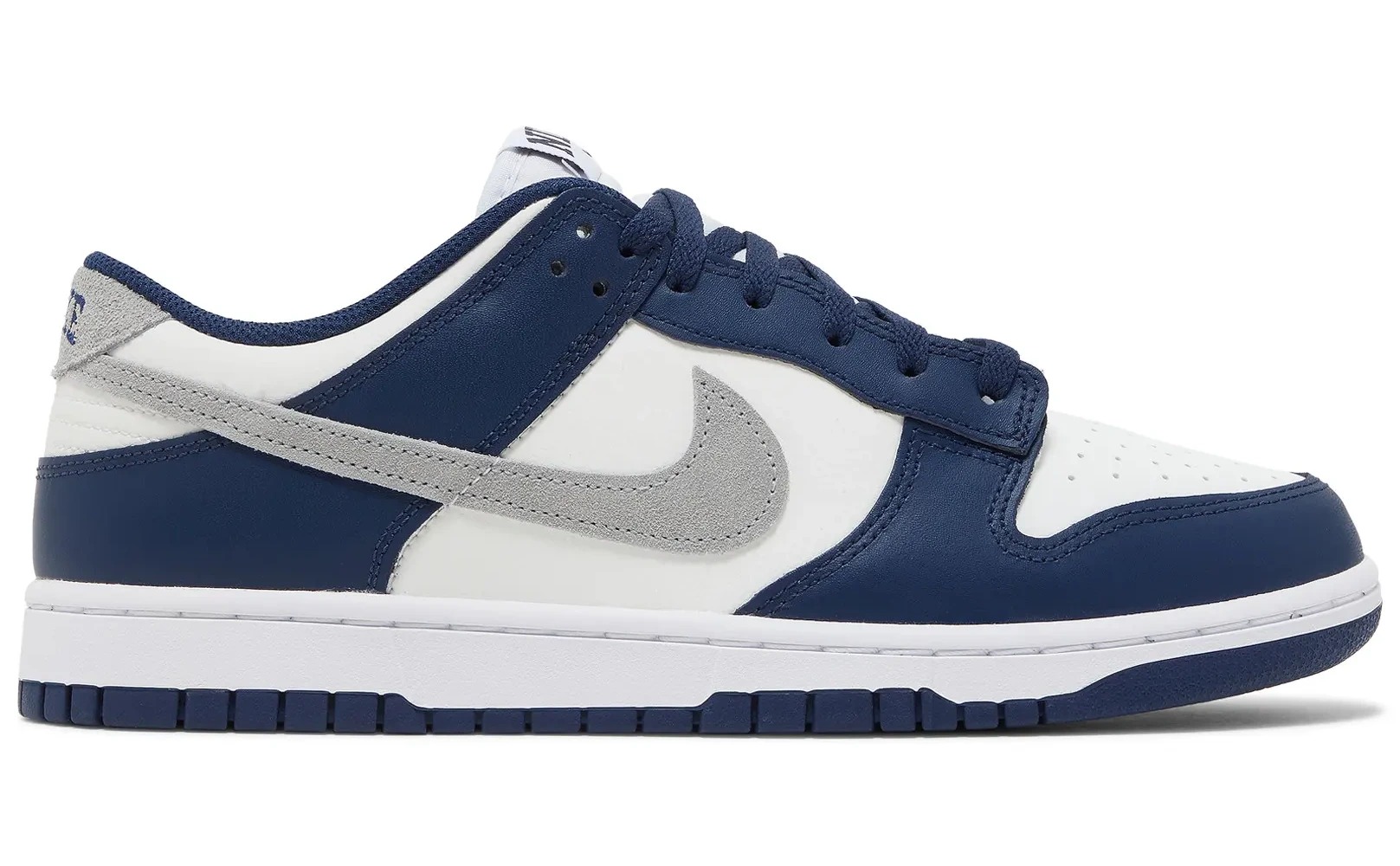 low white mens lifestyle sneakers mens sport shoes dark blue color fabric upper eva sole lace up comfortable for everyday wear and training Product details 0