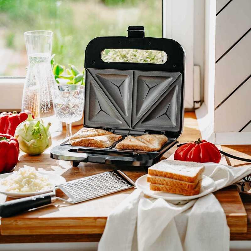 Efficient 1000W Sandwich Grill: Crispy Triangles in Minutes! Non-Stick Plates, Insulated Handle, and Vertical Storage – Perfect for Quick Snacks, Compact Design in Silver-Black Efficient 1000W Sandwich Grill: Crispy Triangles in Minutes! Non-Stick Plates, Insulated Handle, and Vertical Storage – Perfect for Quick Snacks, Compact Design in Silver-Black