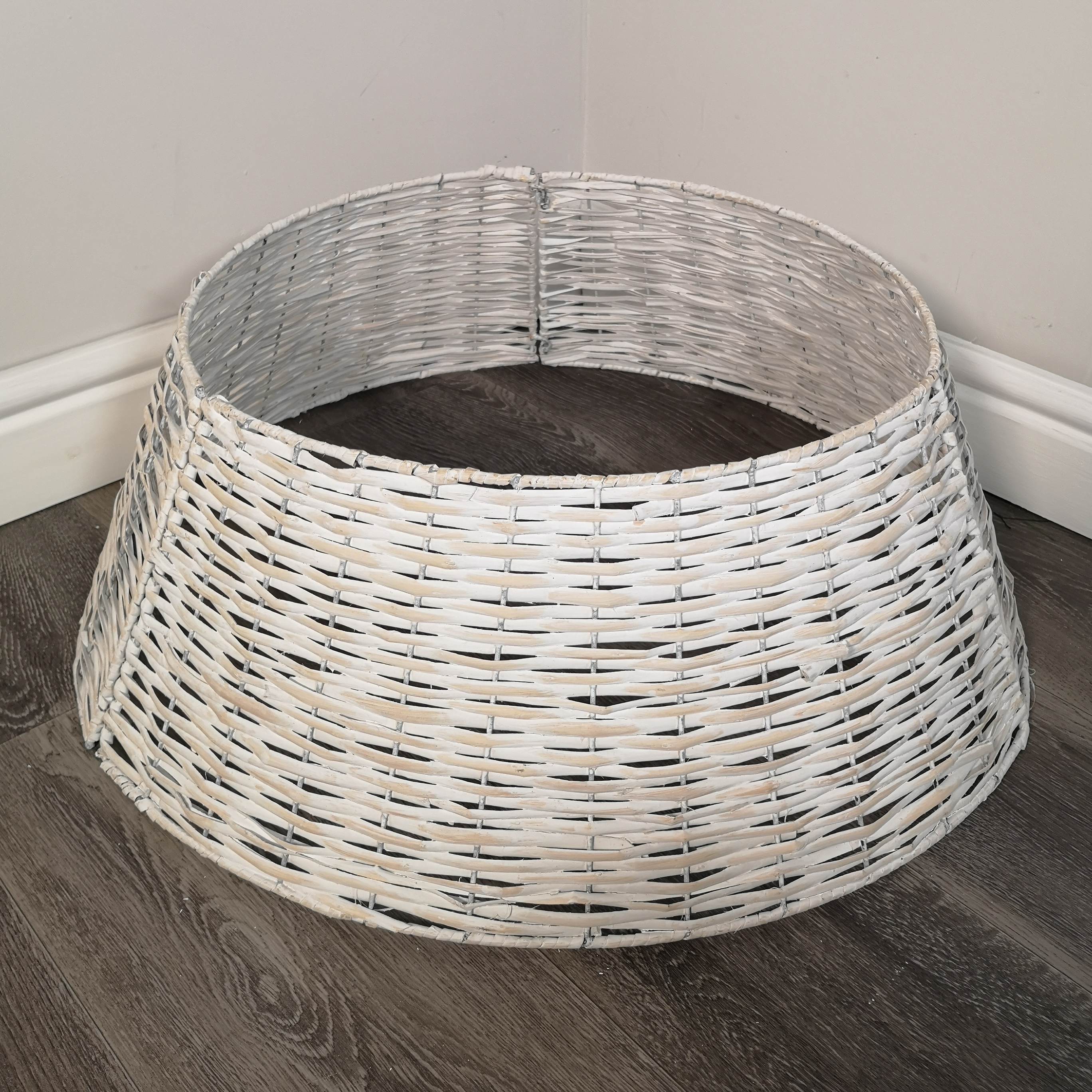Samuel Alexander 48/70cm Samuel Alexander KD Willow Christmas Tree Skirt Wicker Rattan- Large White Wash, White