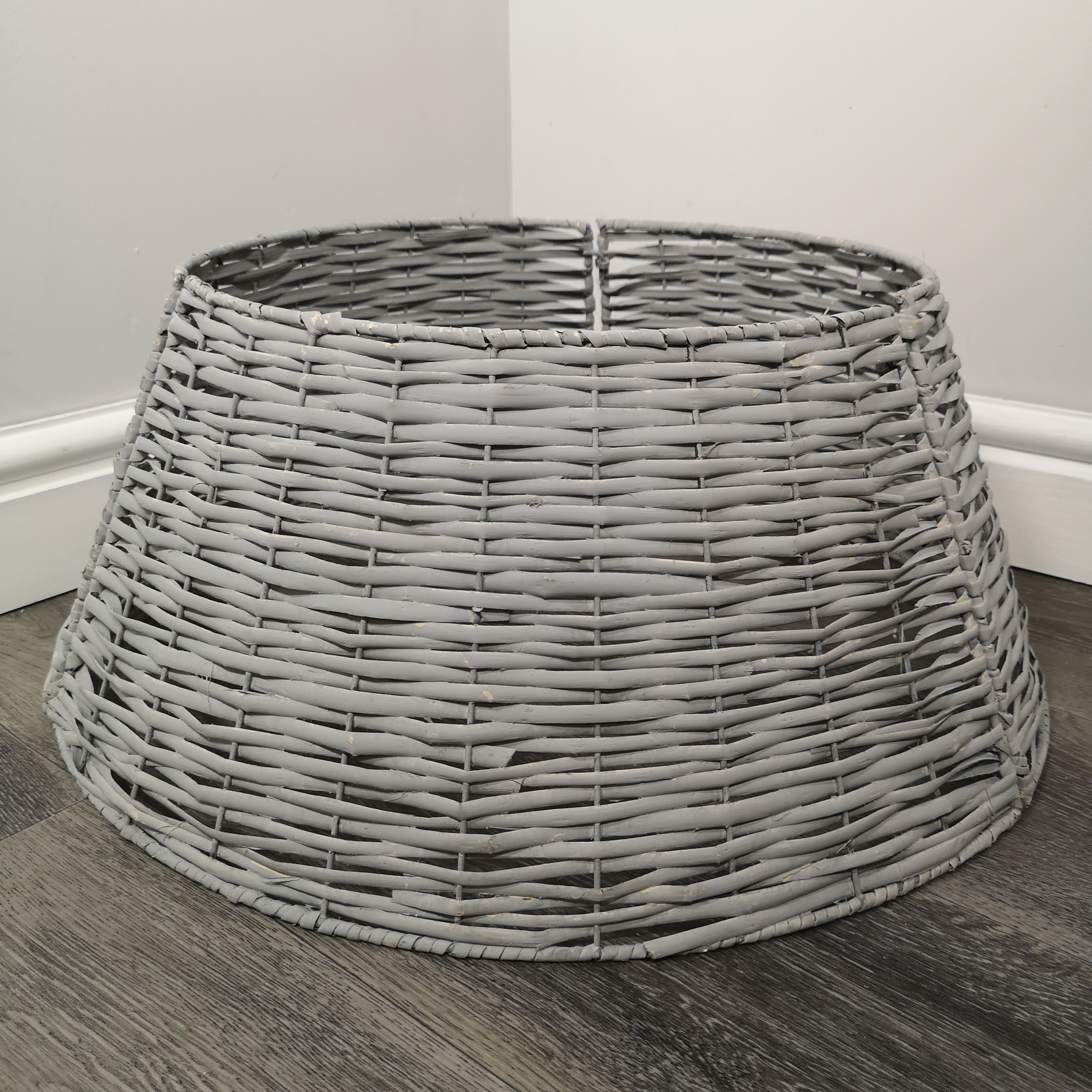 Samuel Alexander 40/58cm Samuel Alexander KD Willow Christmas Tree Skirt Wicker Rattan- Medium Light Grey, Grey
