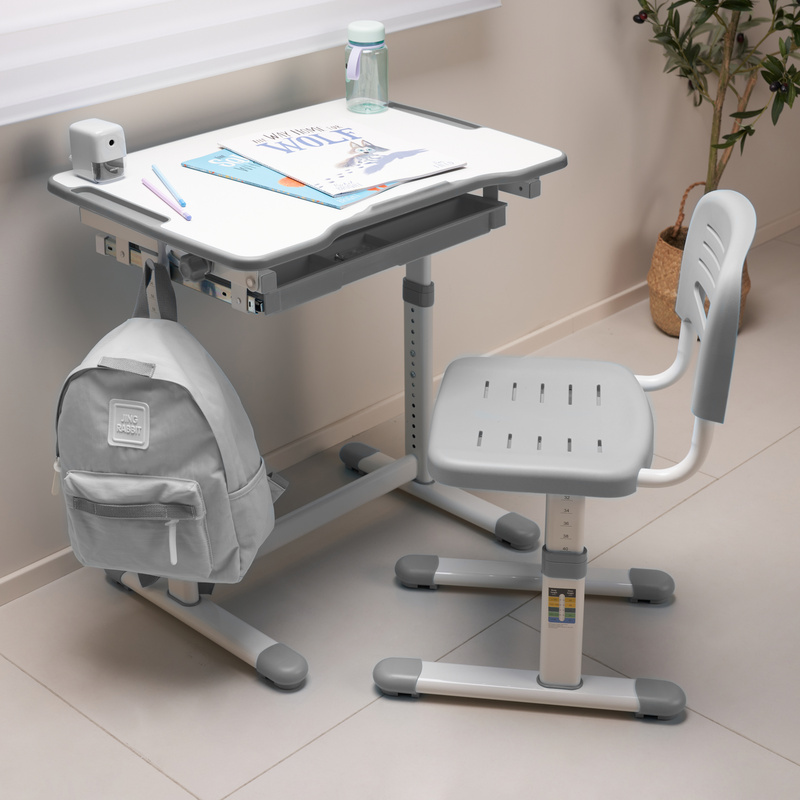 -piece Children's Desk Set With Chair