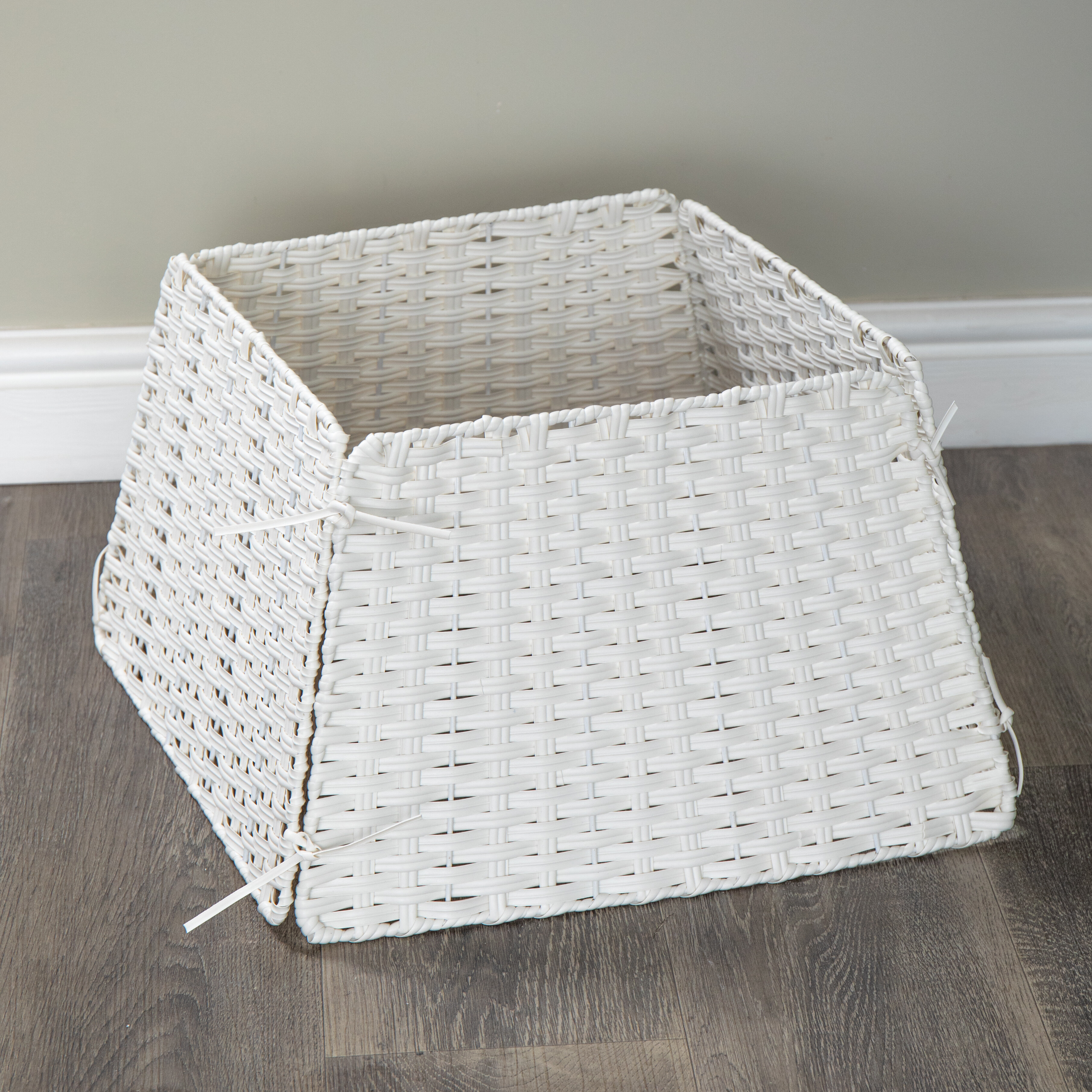 Samuel Alexander 47cm x 46cm Samuel Alexander Foldable Faux Rattan Christmas Tree Skirt in White, White