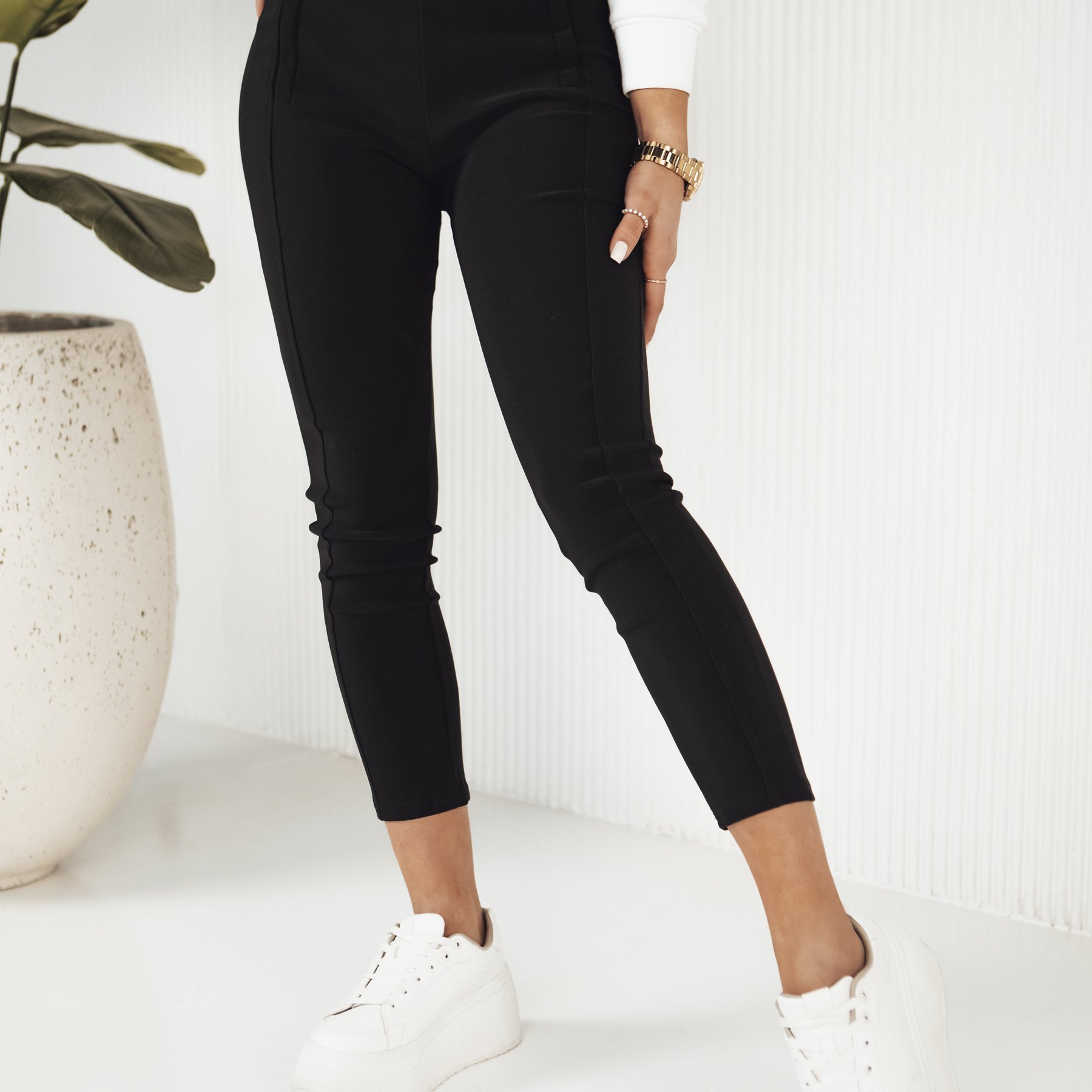 Image of Women's Elegant Leggings With High Waist, Elastic Material, Vertical That Lengthen The Legs, Pocket Imitations, Fitted Silhouette-shaping Cut, And Semi-formal Stylizations, 1822