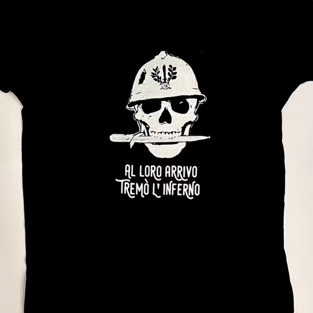 TEMU Men's Black Italian Gothic T-shirt 'at Their Trembles' With Skull, Knife, And Helmet, Streetwear Style In Metal.