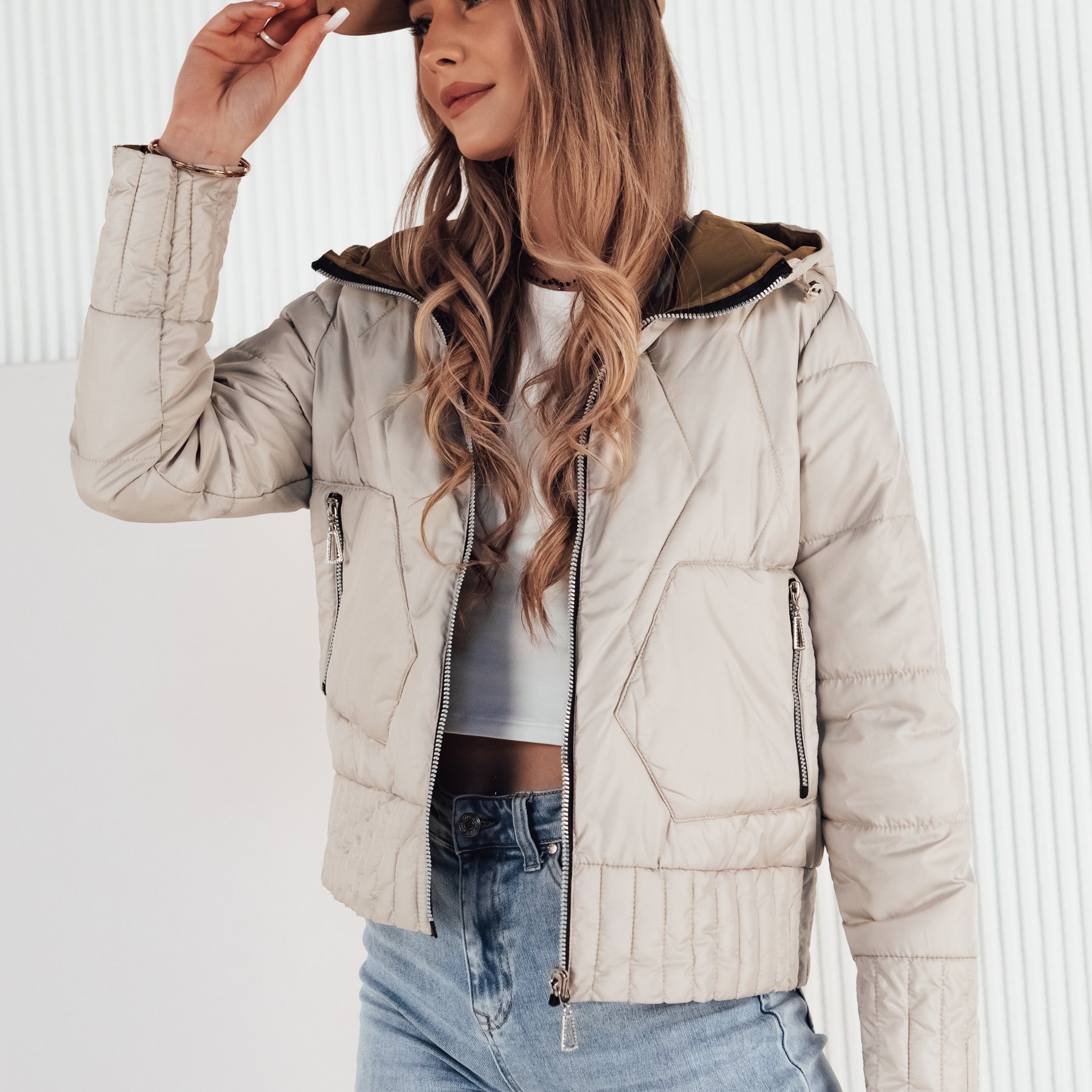 Image of Women's Reversible Short Quilted Jacket With Hood, Stylish Polyester Zip-up Coat, Fashionable And Functional Outerwear Perfect For Spring And Fall , Urban Design Combining And