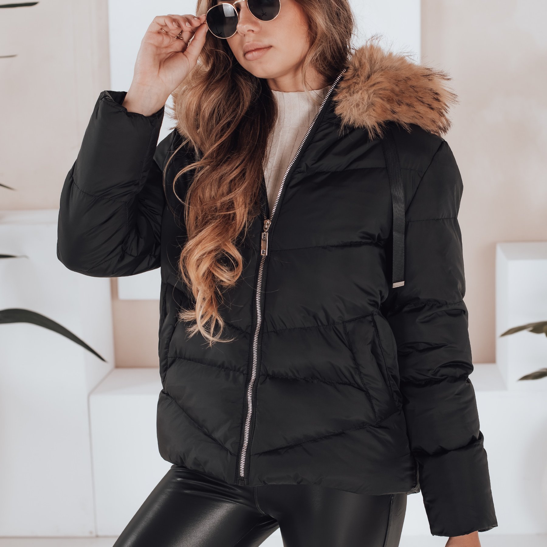 Image of Women's Quilted Winter Jacket With Hood And Detachable Faux Fur, Insulated Zip-up Coat, Elegant Outerwear For Everyday Styling, Comfortable And Practical Winter Jacket With Pockets And , 5127