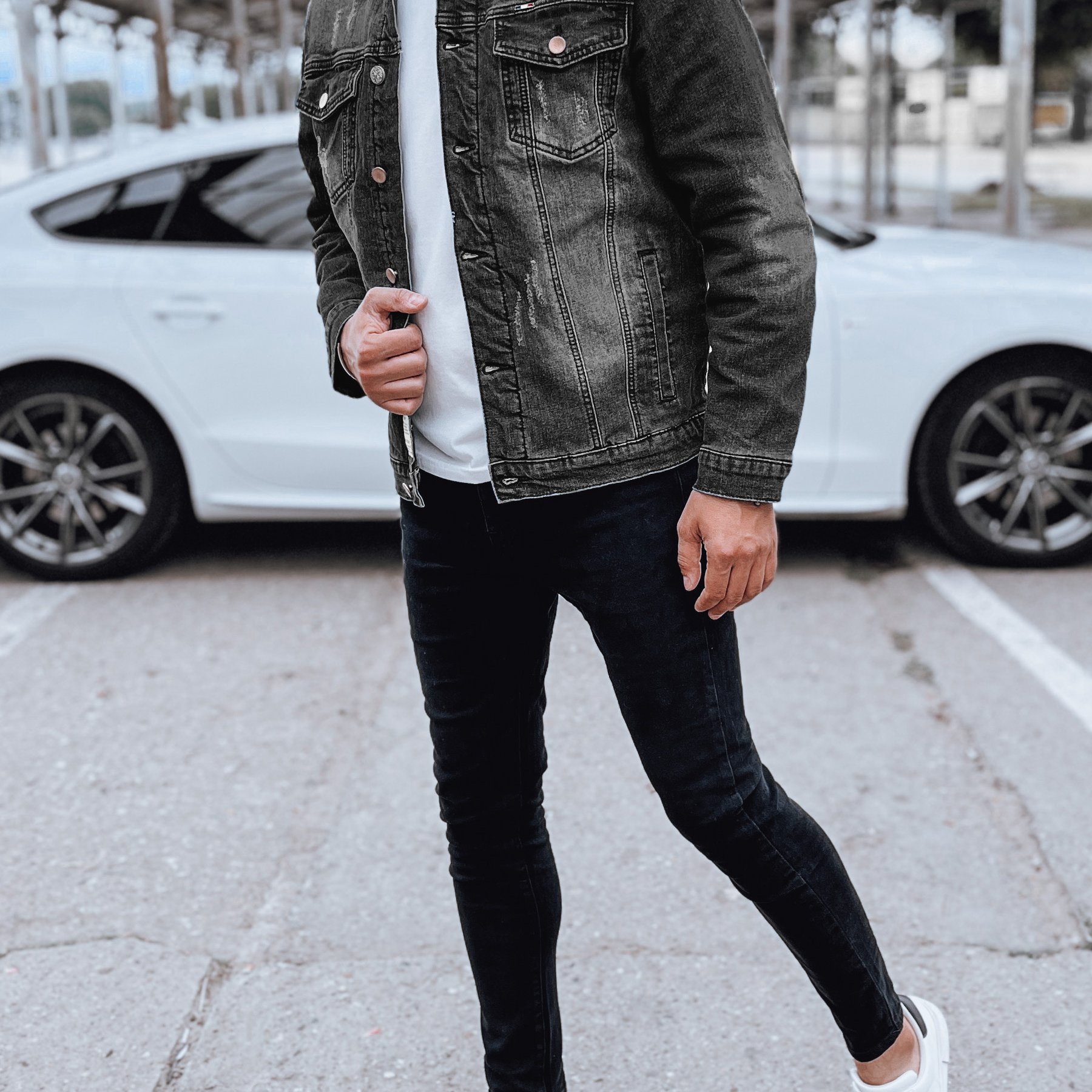 Men's Jeans Jacket With Artificial Fur Lining, Classic Denim Style With Buttons And Pockets, Stylish Model With A Lining Providing In Everyday Urban Stylizations, Durable Jacket With Fashionable Wear.