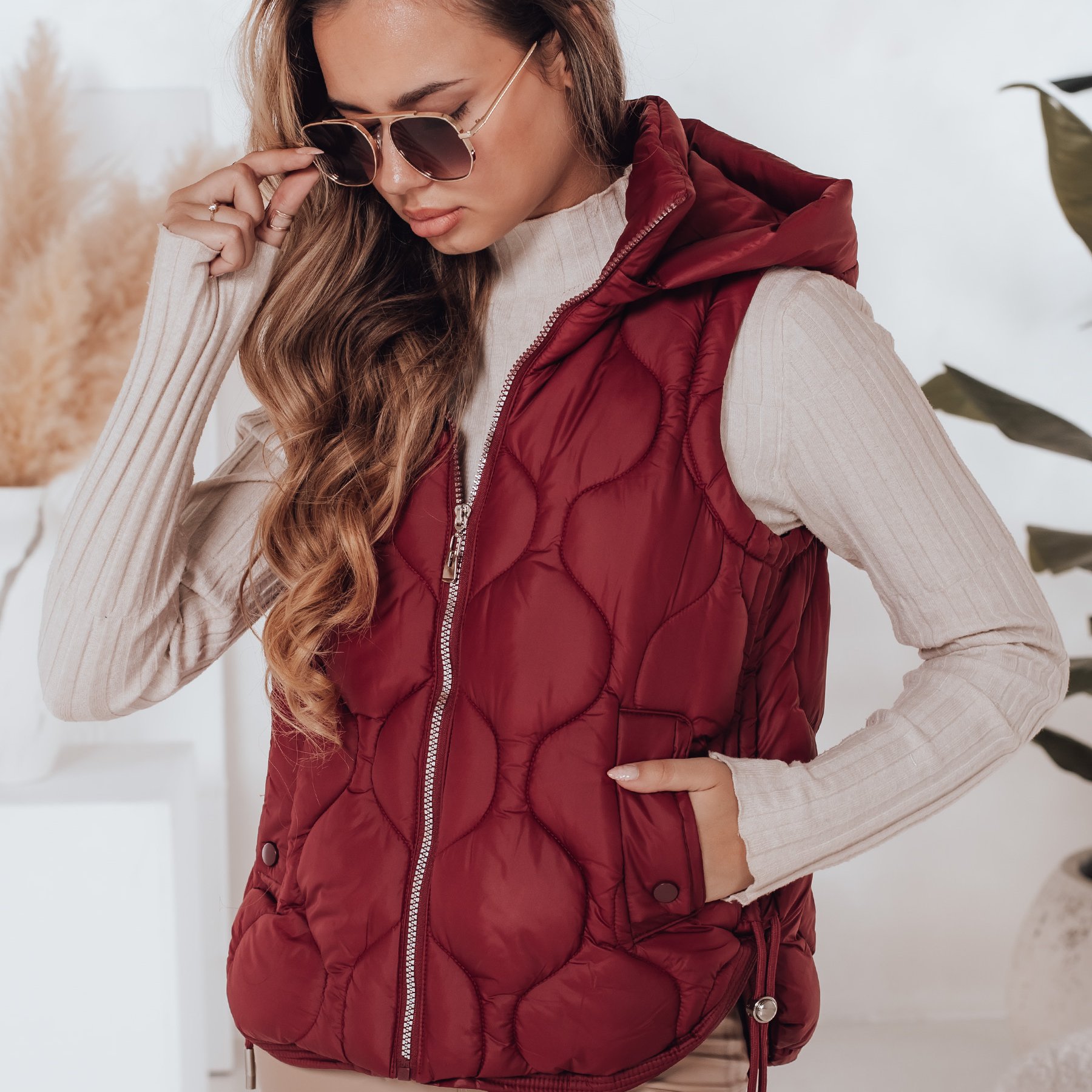 Image of Women's Quilted Vest With Detachable Hood, Lightweight Sleeveless Autumn-winter Casual Piece With Pockets And Adjustable Bottom, Fashionable Layered Outerwear For Everyday Styling And , 5020